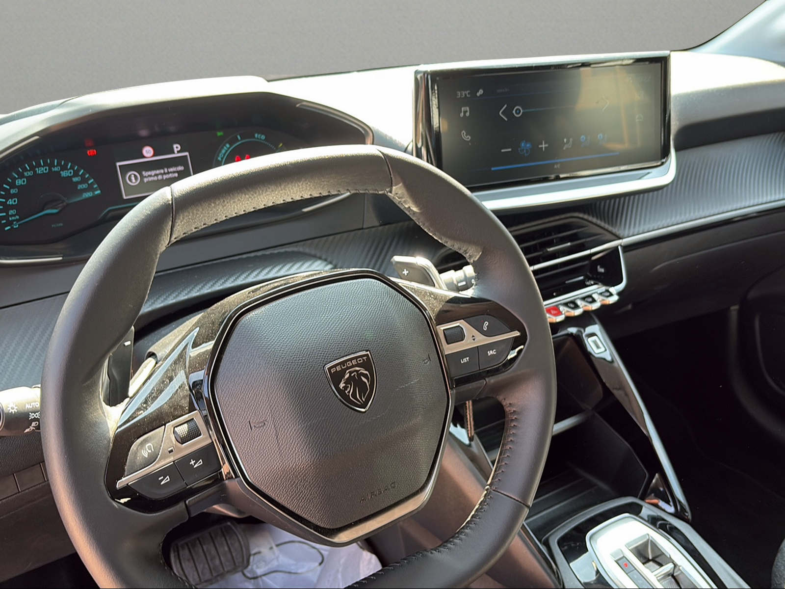 PEUGEOT 208 1.2 MHEV 100 Style-image-11