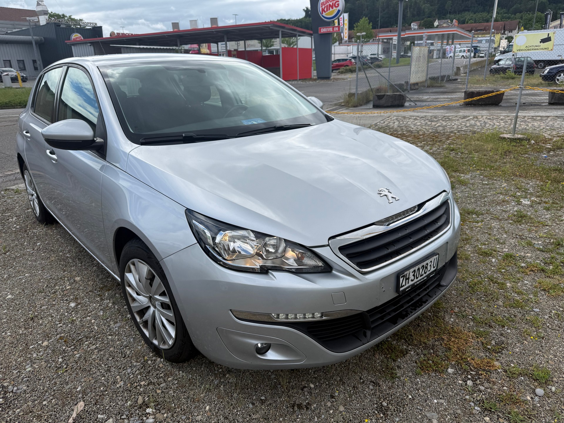 PEUGEOT 308 1.6 BlueHDI Style Automatic-image-1