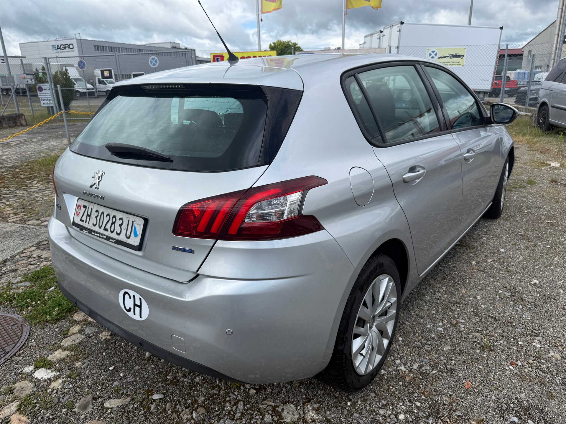 PEUGEOT 308 1.6 BlueHDI Style Automatic-image-2