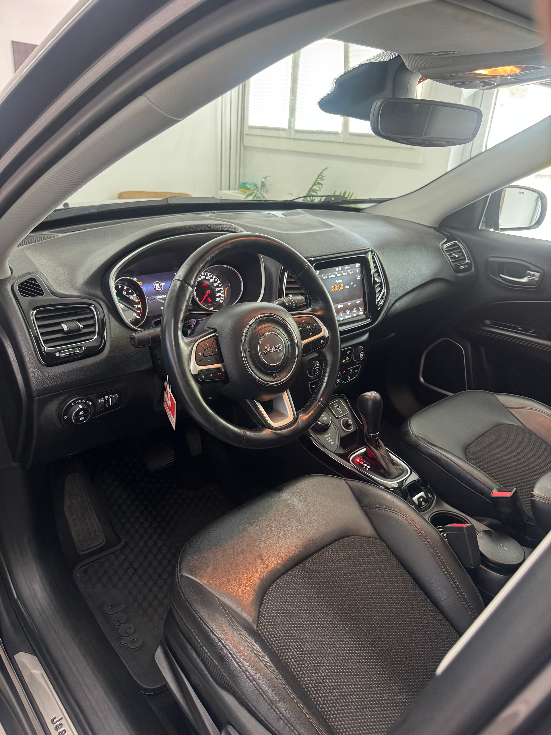 JEEP Compass 1.4 Turbo Limited AWD 9ATX*CH-Fahrzeug*Panoramadach*AHK*-image-10