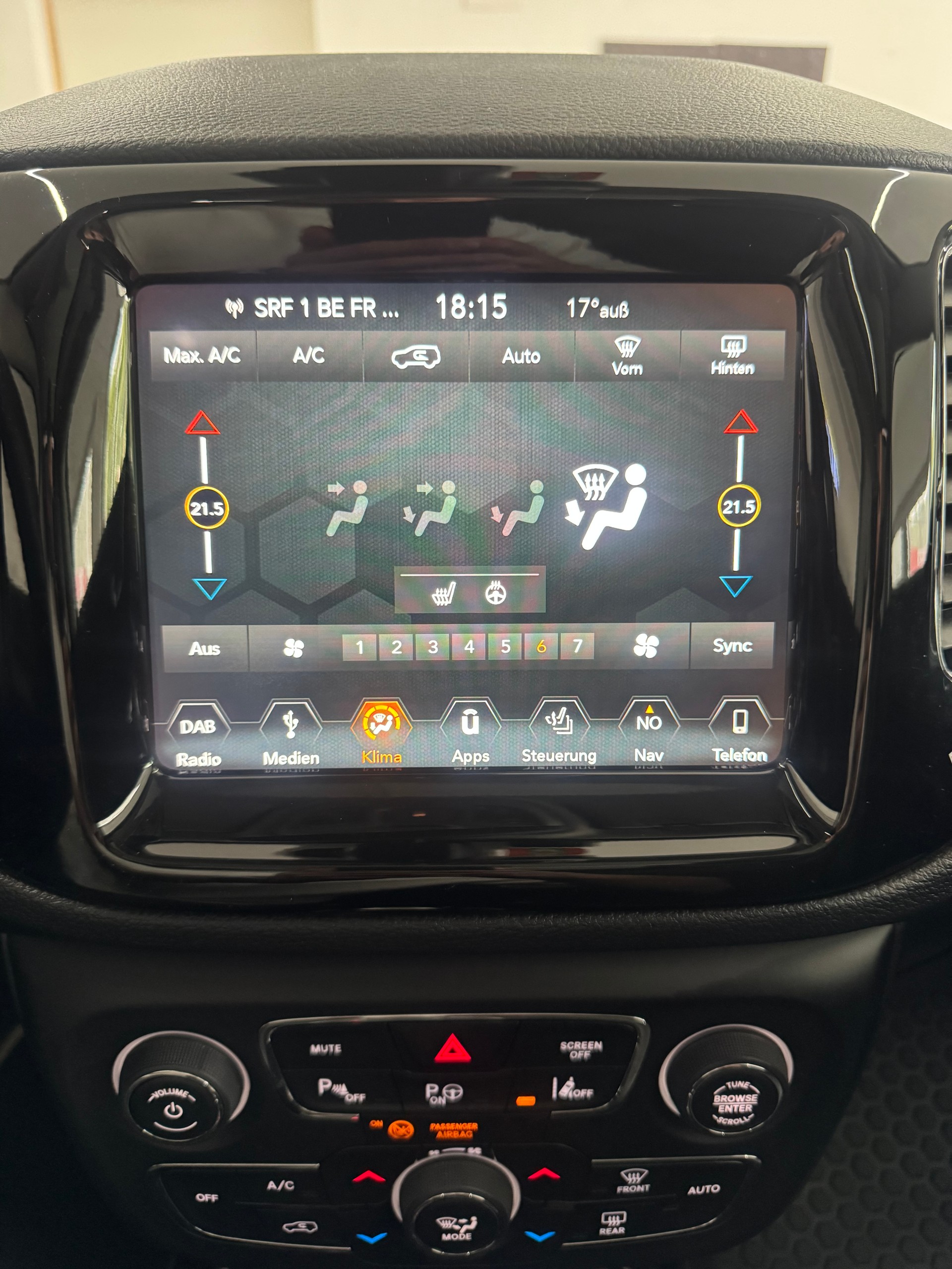 JEEP Compass 1.4 Turbo Limited AWD 9ATX*CH-Fahrzeug*Panoramadach*AHK*-image-16