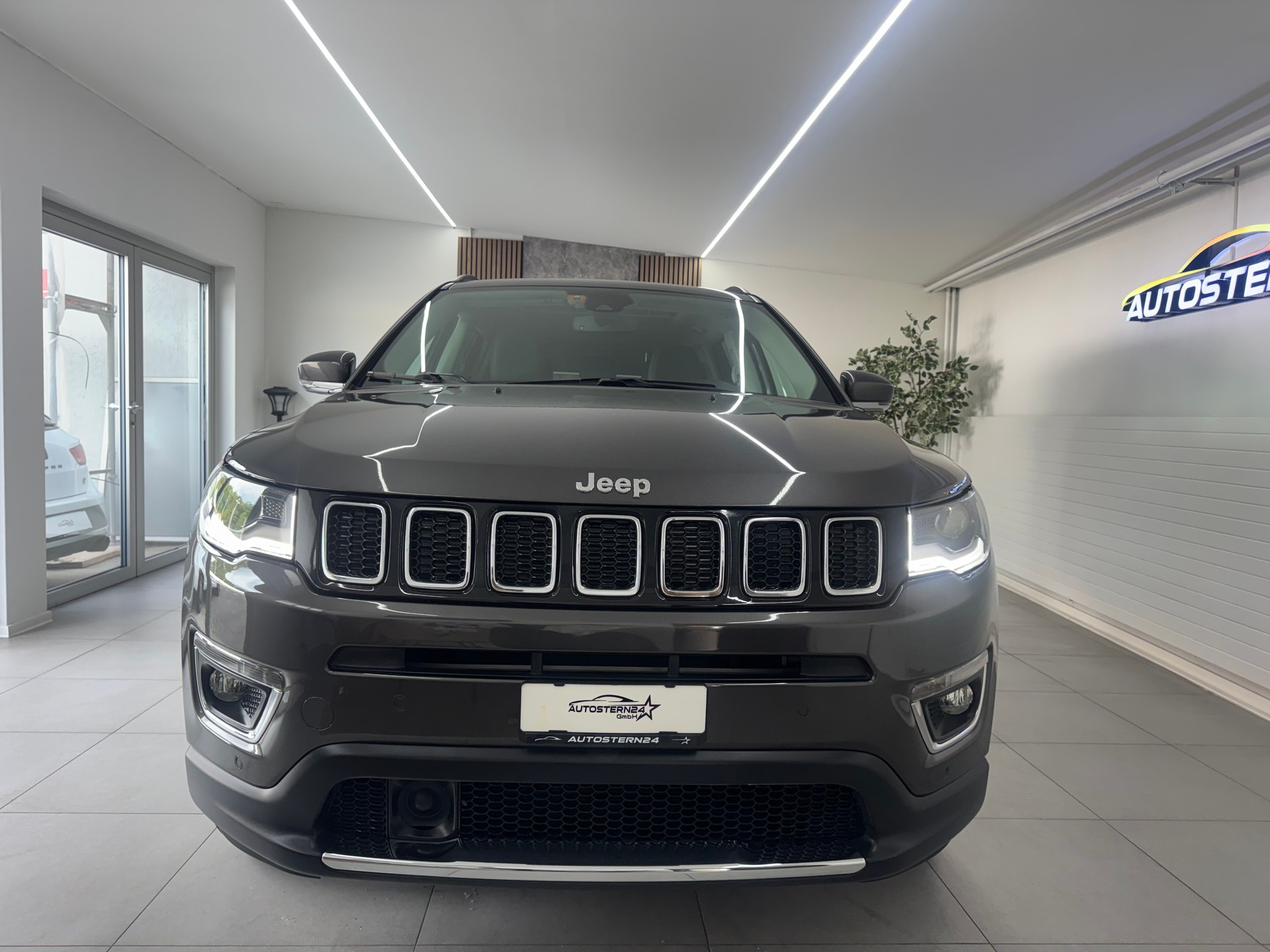 JEEP Compass 1.4 Turbo Limited AWD 9ATX*CH-Fahrzeug*Panoramadach*AHK*-image-2