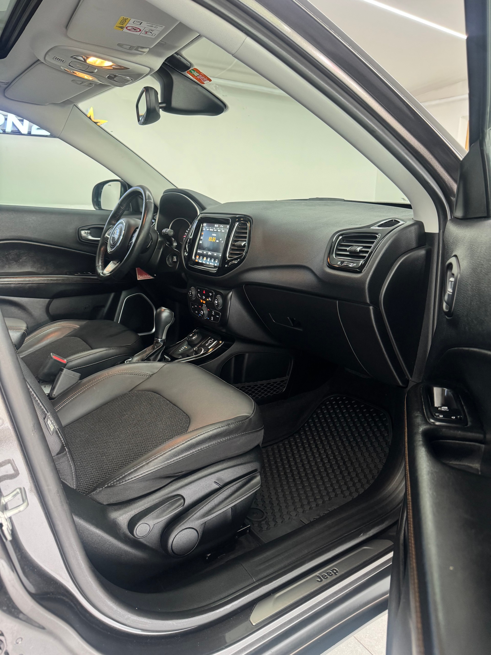 JEEP Compass 1.4 Turbo Limited AWD 9ATX*CH-Fahrzeug*Panoramadach*AHK*-image-11