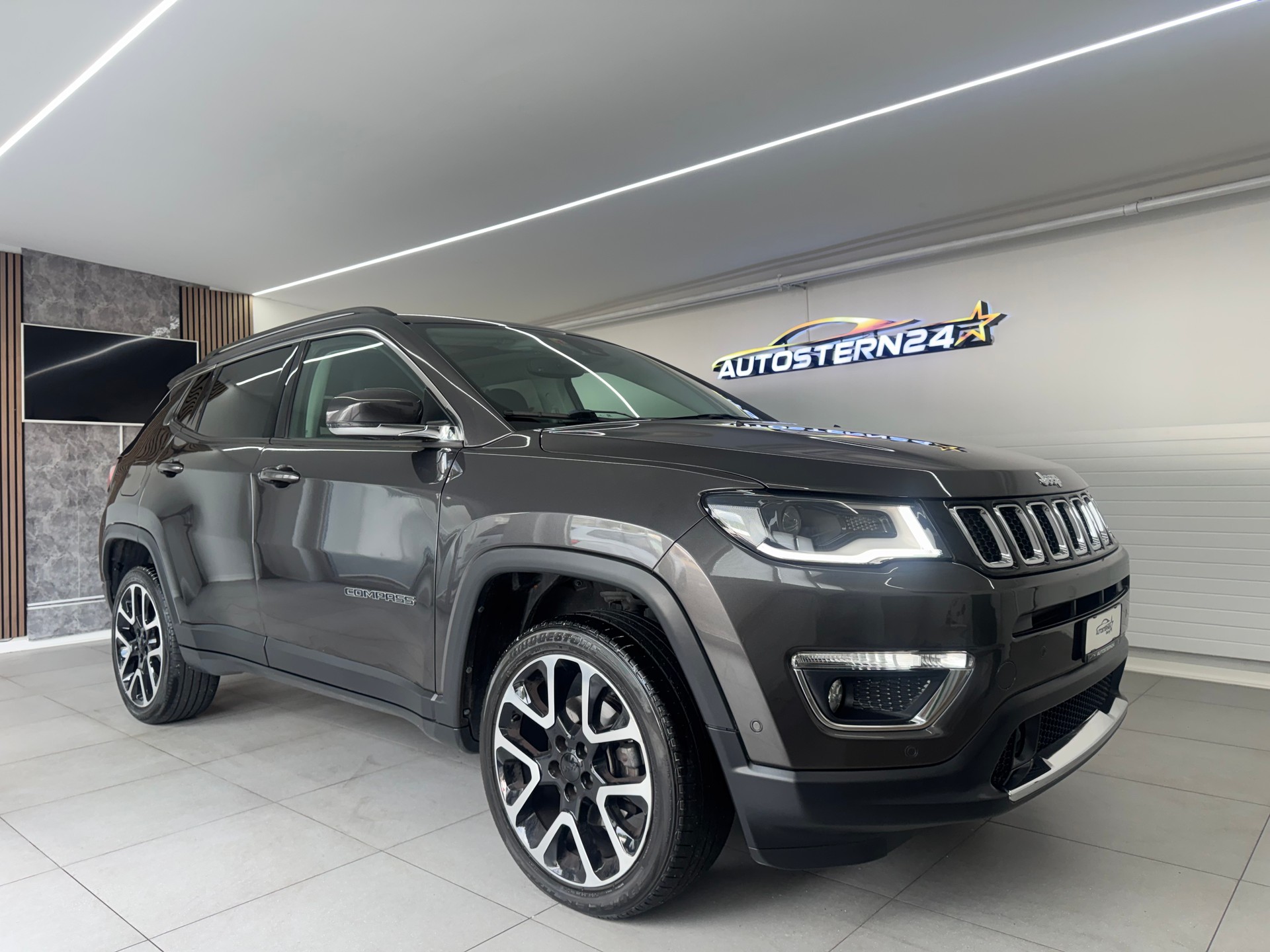 JEEP Compass 1.4 Turbo Limited AWD 9ATX*CH-Fahrzeug*Panoramadach*AHK*-image-1