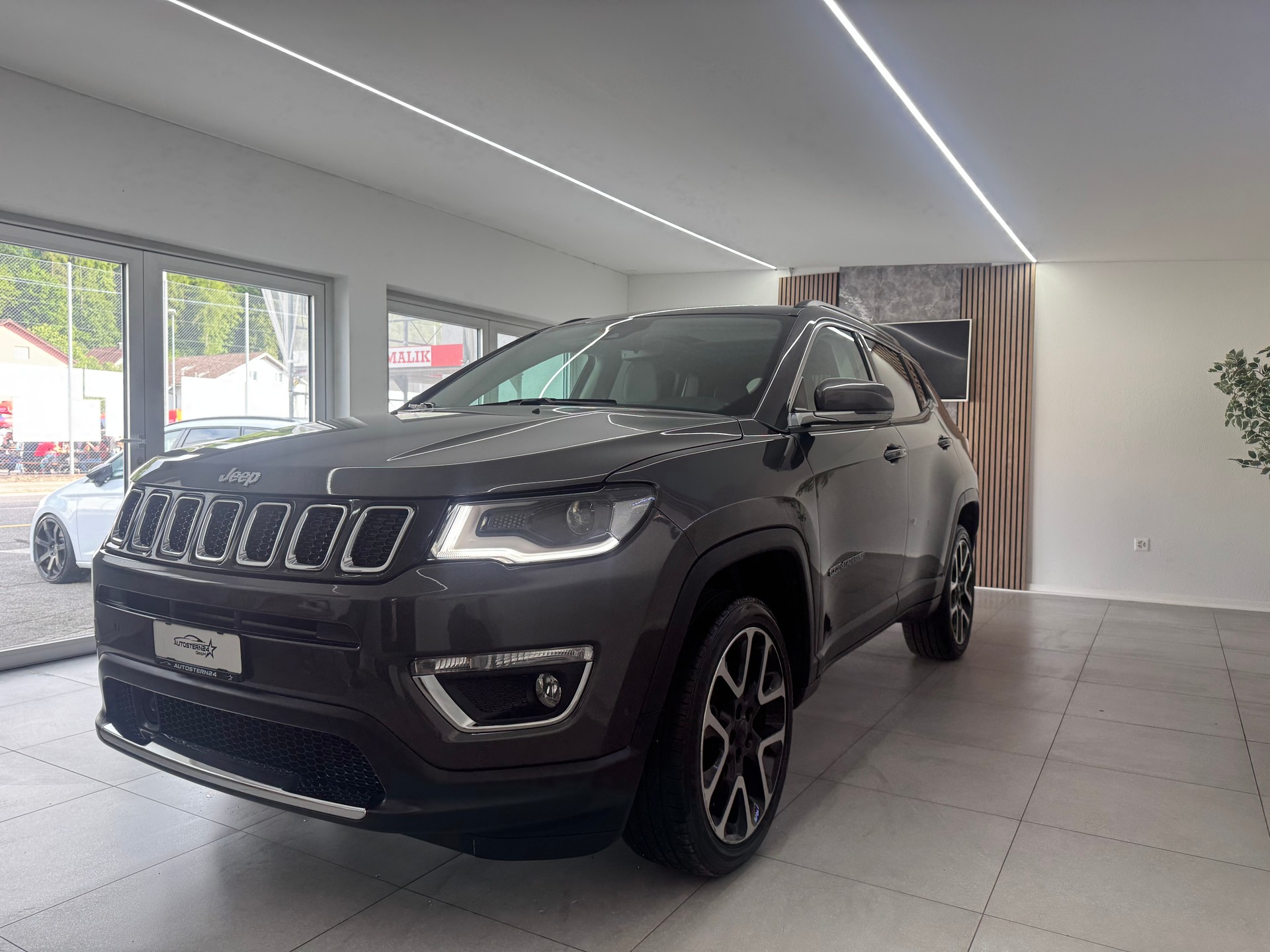 JEEP Compass 1.4 Turbo Limited AWD 9ATX*CH-Fahrzeug*Panoramadach*AHK*-image-0