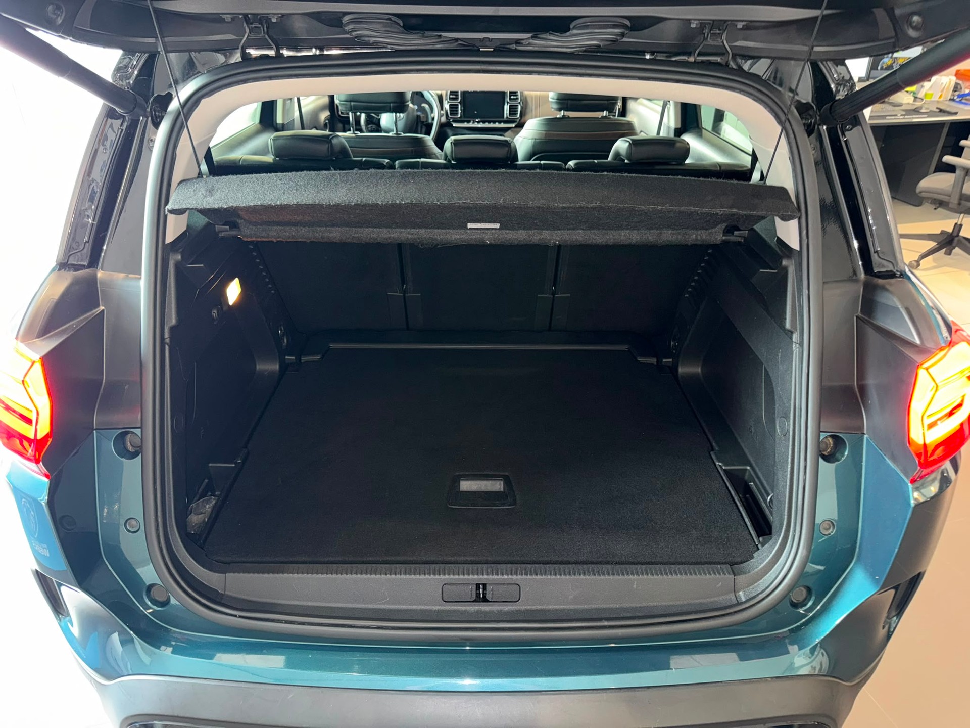 CITROEN C5 Aircross 1.6i PureTech Shine EAT8-image-3