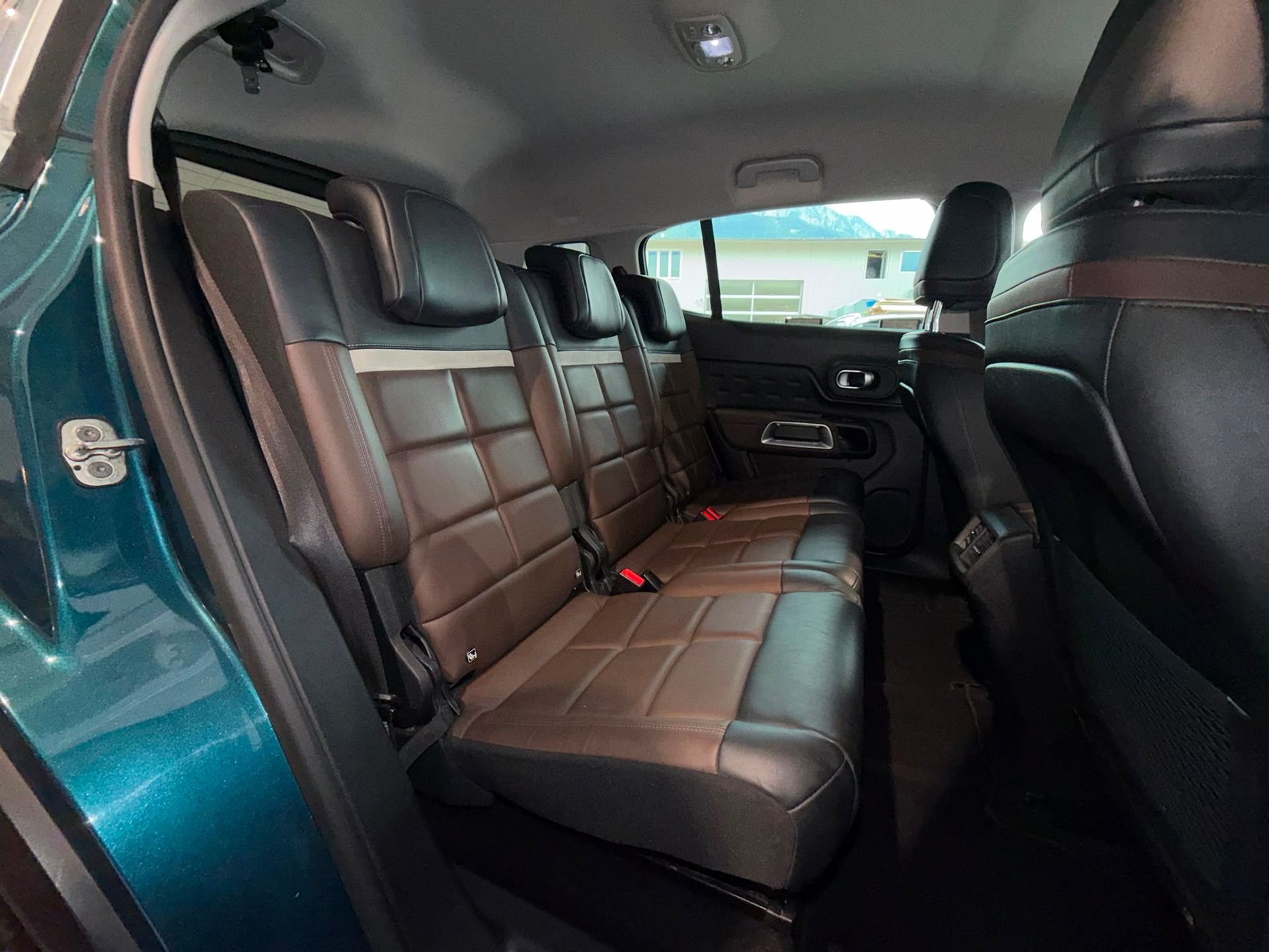 CITROEN C5 Aircross 1.6i PureTech Shine EAT8-image-8