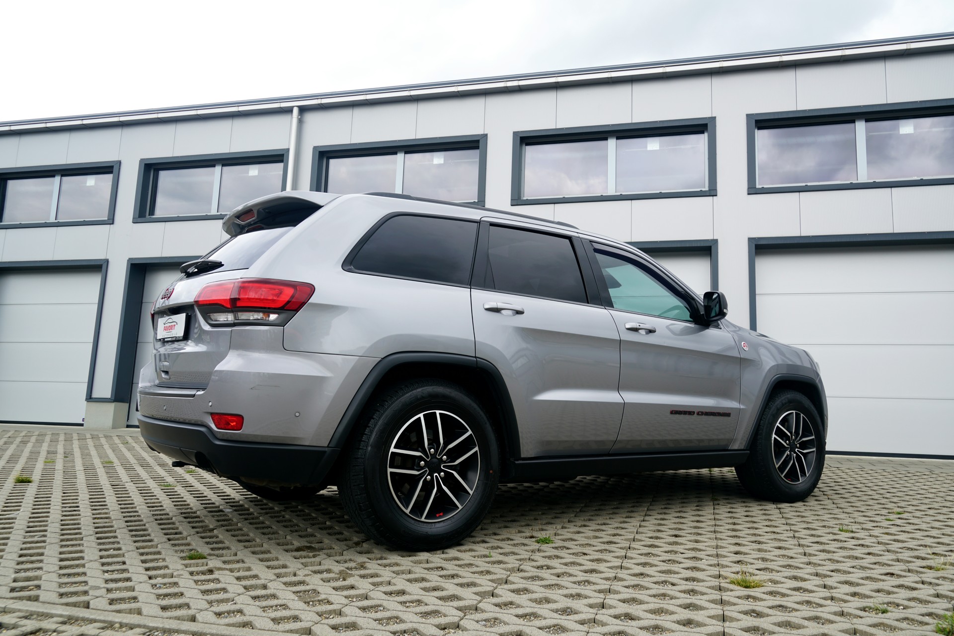 JEEP Grand Cherokee 3.0 CRD Trailhawk Automatic (CH)-image-9