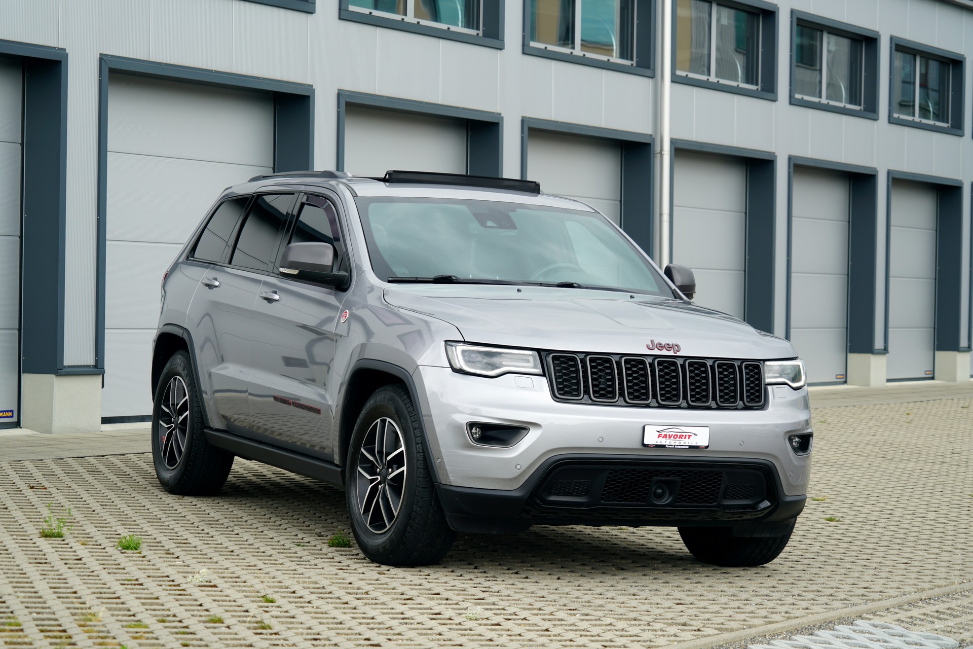 JEEP Grand Cherokee 3.0 CRD Trailhawk Automatic (CH)-image-15