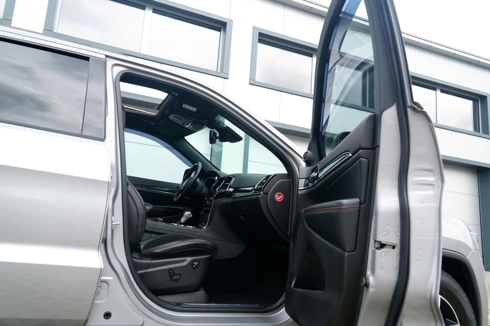 JEEP Grand Cherokee 3.0 CRD Trailhawk Automatic (CH)-image-13