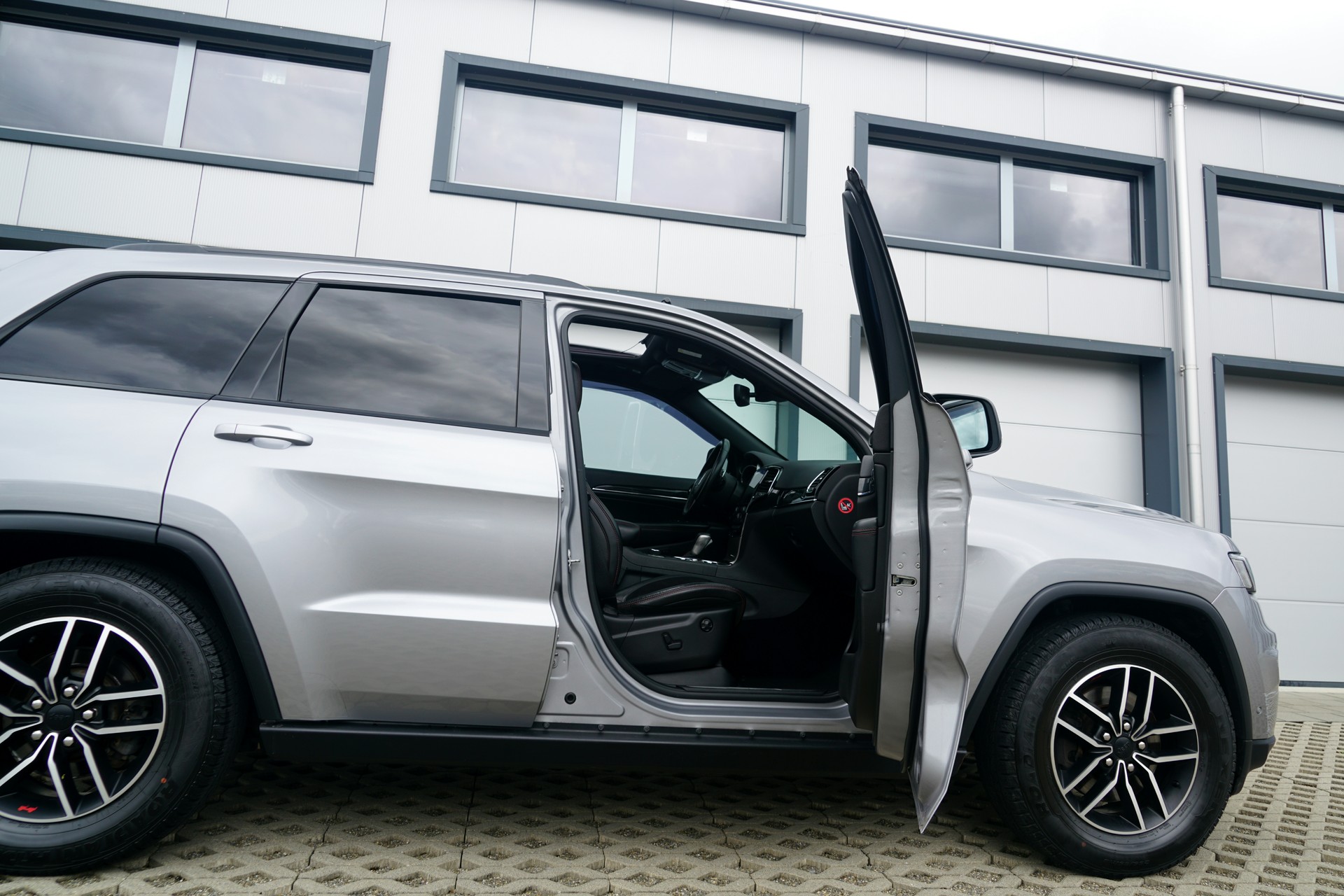 JEEP Grand Cherokee 3.0 CRD Trailhawk Automatic (CH)-image-12