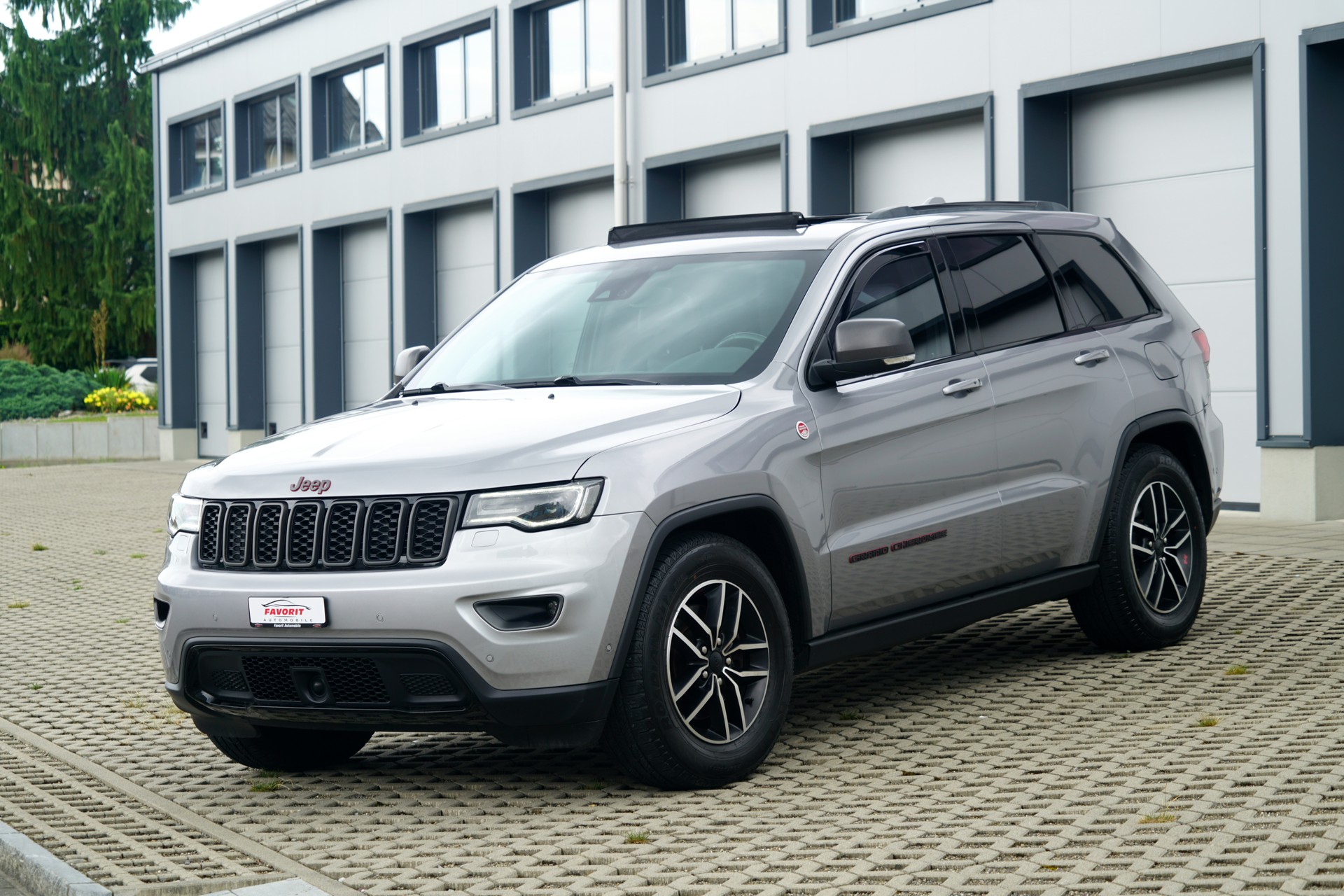JEEP Grand Cherokee 3.0 CRD Trailhawk Automatic (CH)-image-0