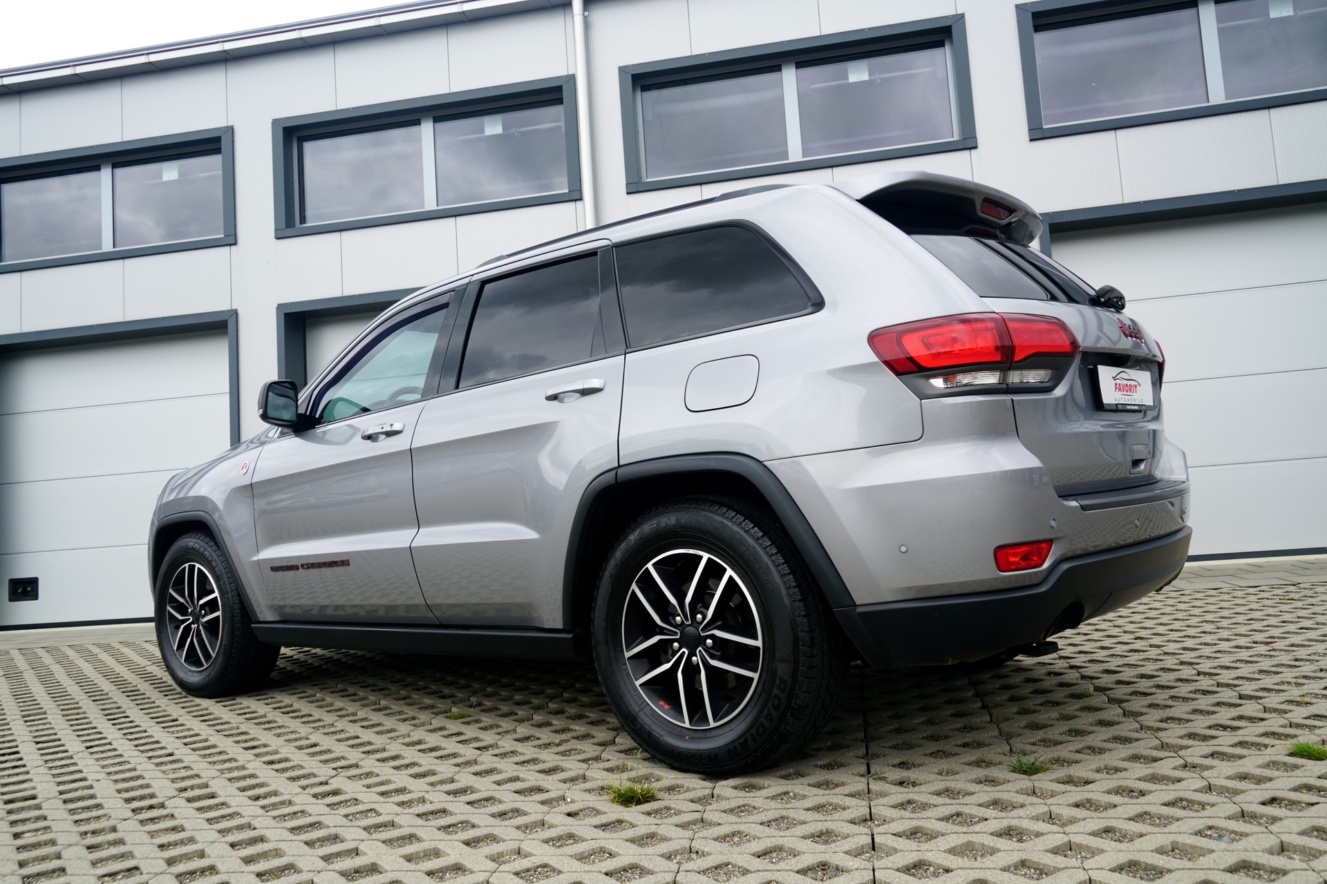 JEEP Grand Cherokee 3.0 CRD Trailhawk Automatic (CH)-image-3