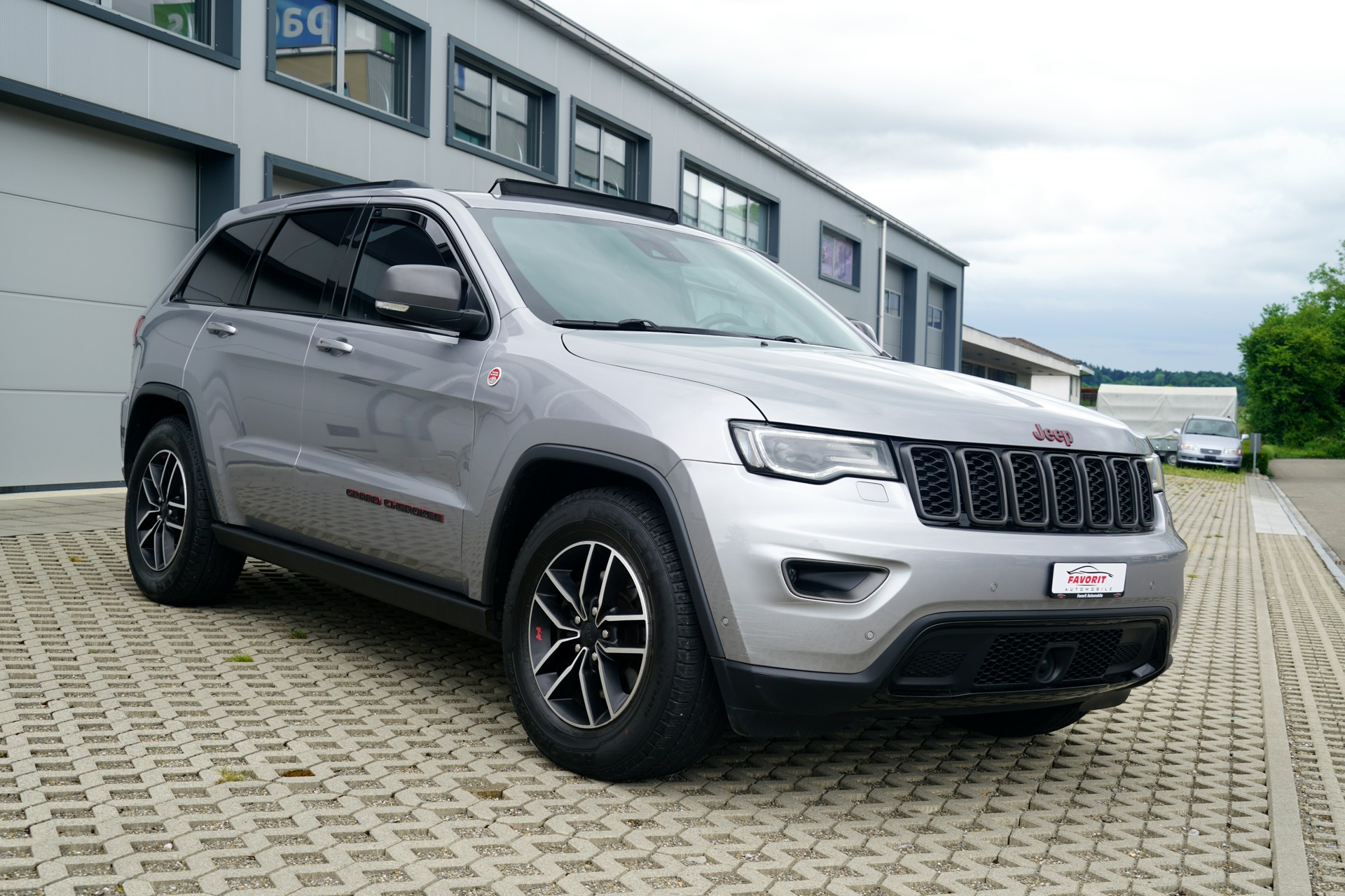 JEEP Grand Cherokee 3.0 CRD Trailhawk Automatic (CH)-image-8