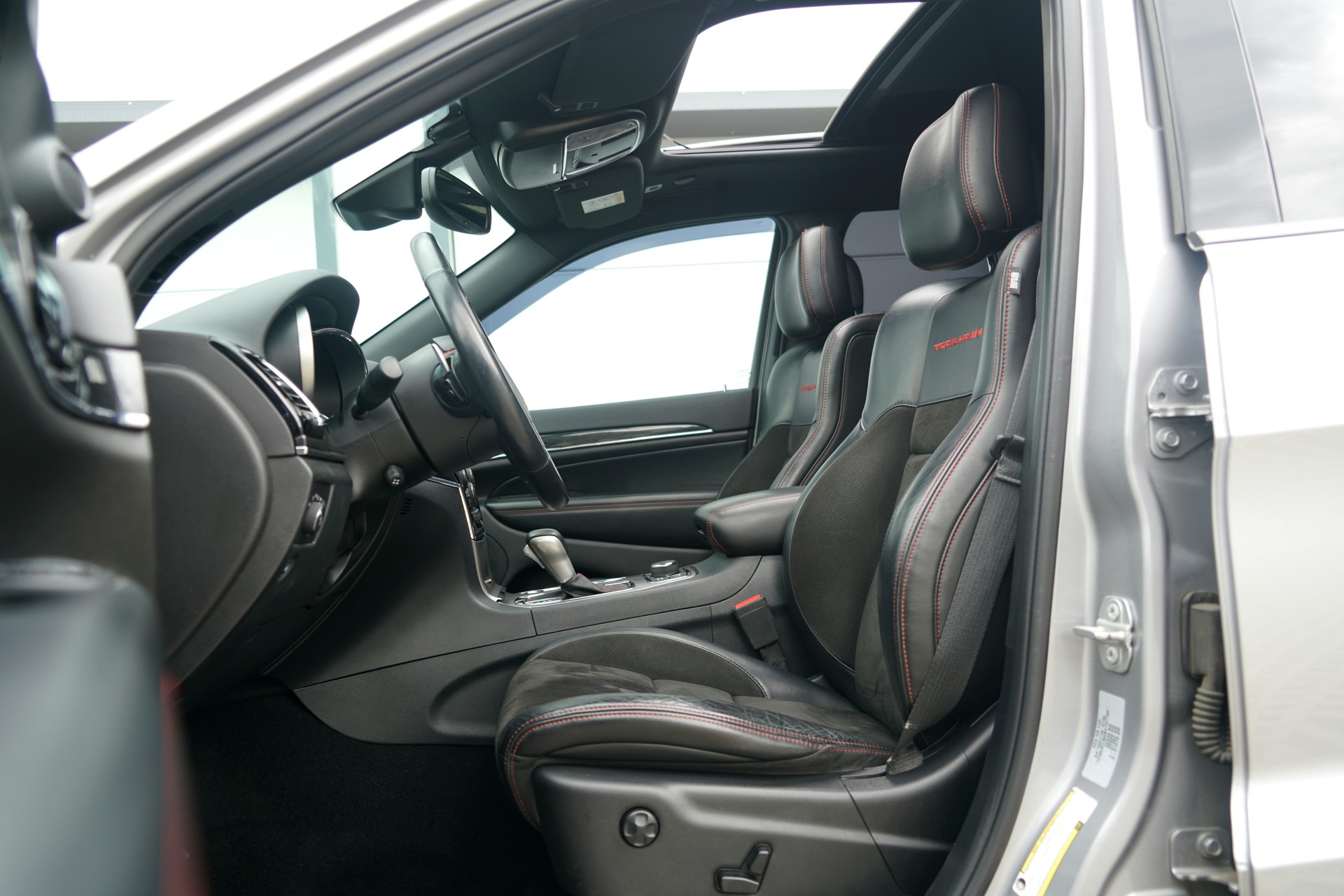 JEEP Grand Cherokee 3.0 CRD Trailhawk Automatic (CH)-image-4
