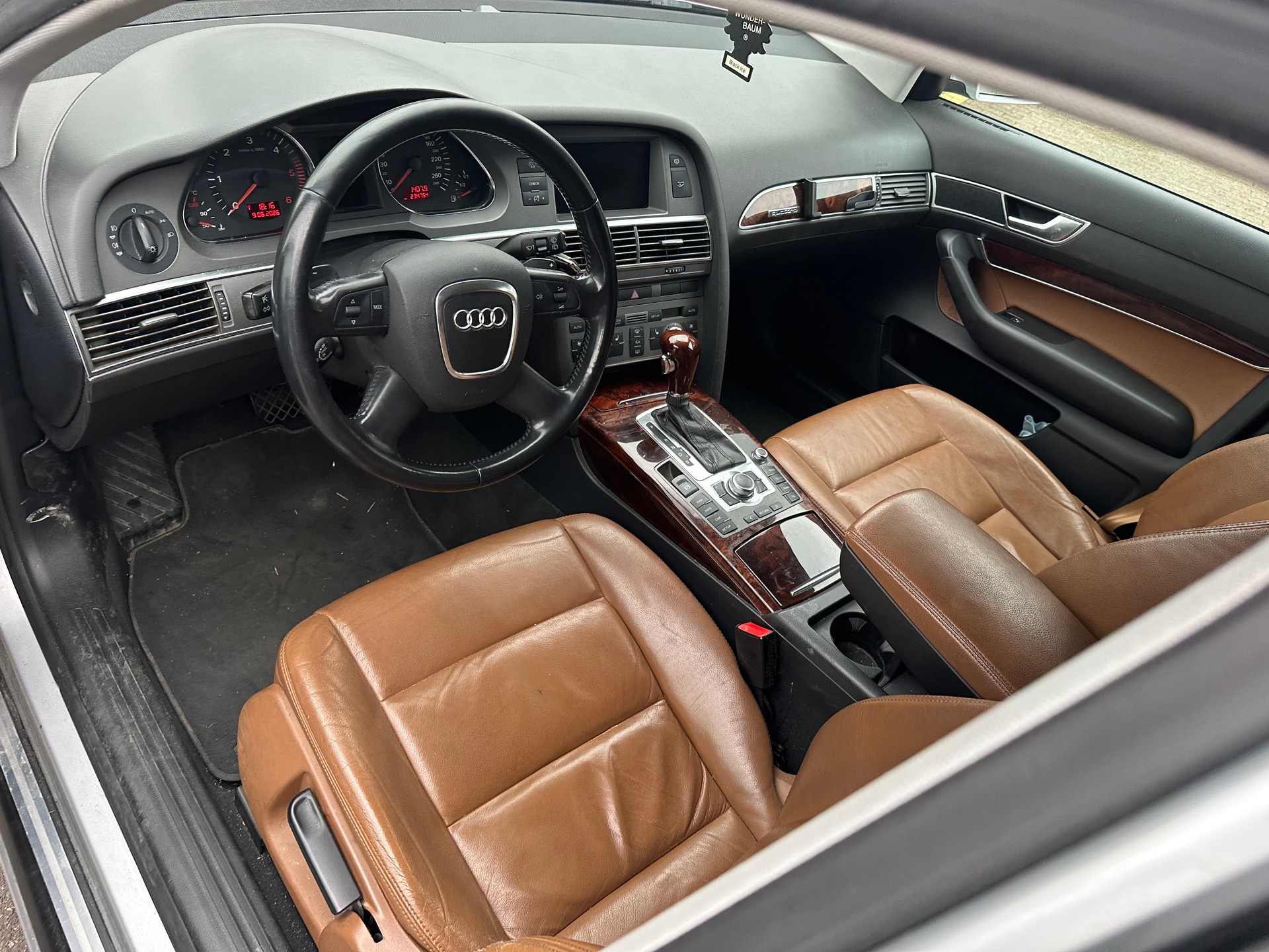AUDI A6 Avant 3.0 V6 TDI quattro-image-9