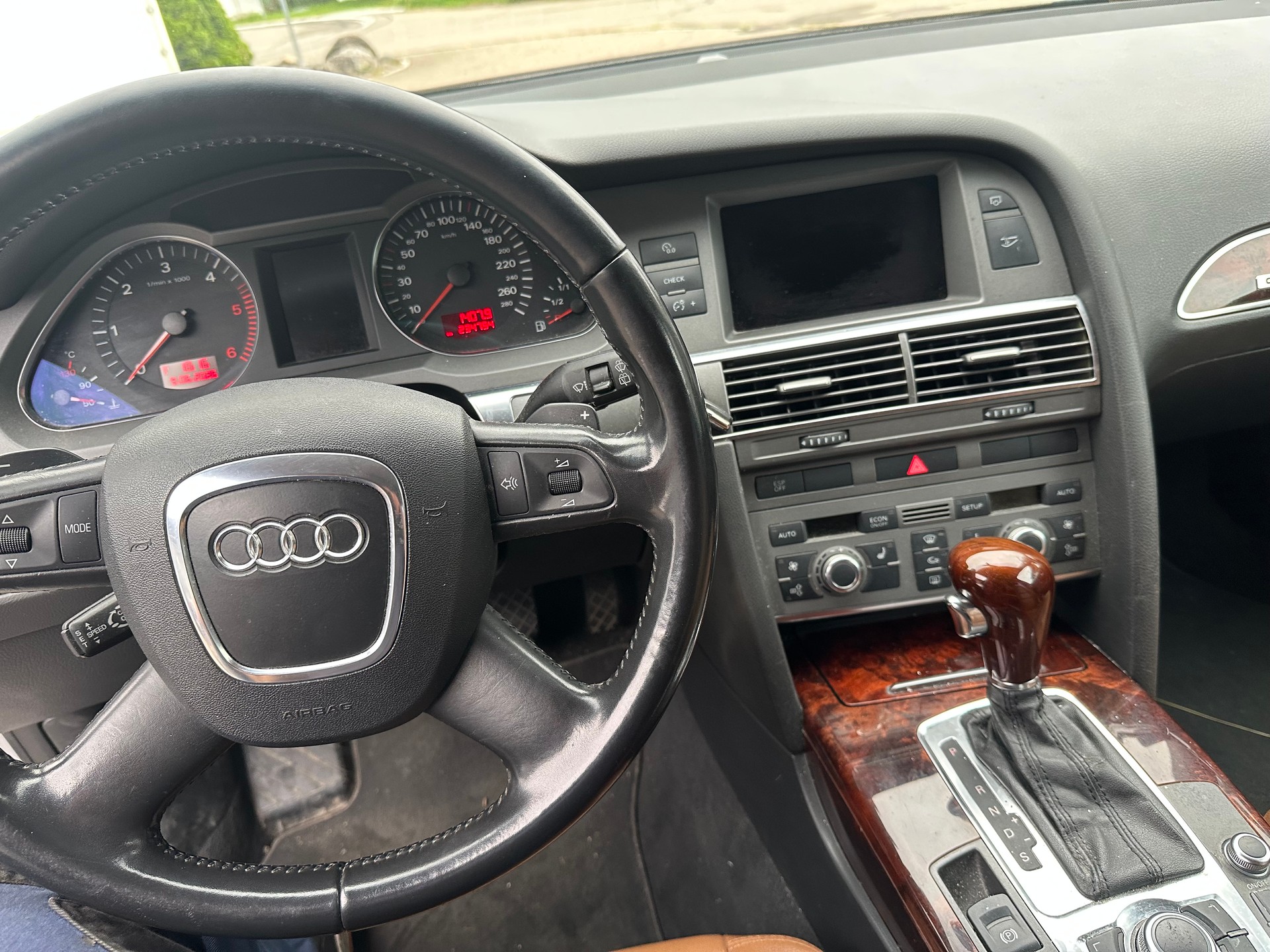 AUDI A6 Avant 3.0 V6 TDI quattro-image-8