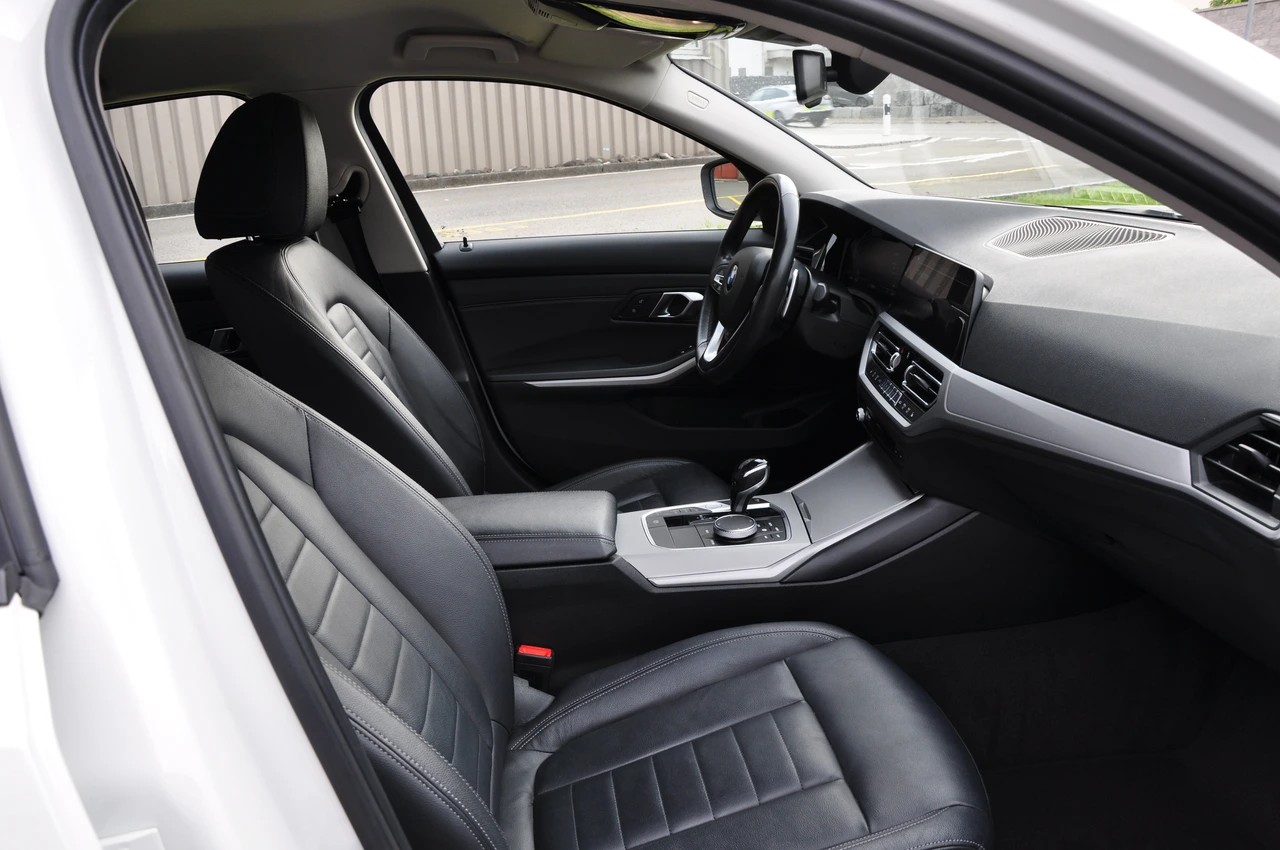 BMW 320d xDrive Steptronic-image-16