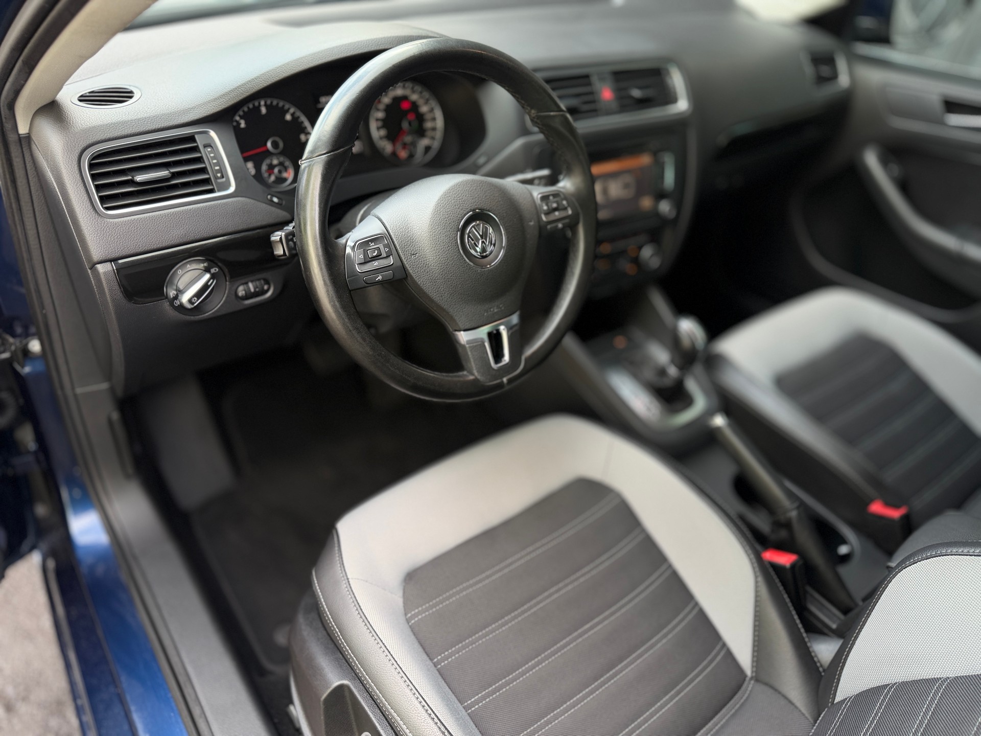 VW Jetta 2.0 TDI Highline DSG-image-9
