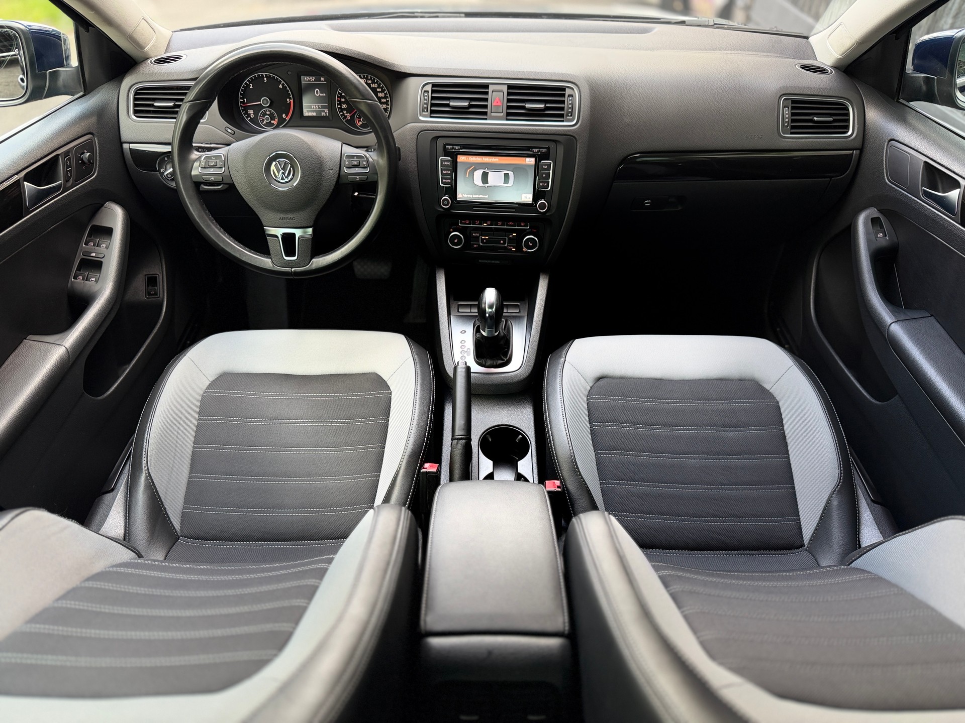 VW Jetta 2.0 TDI Highline DSG-image-15