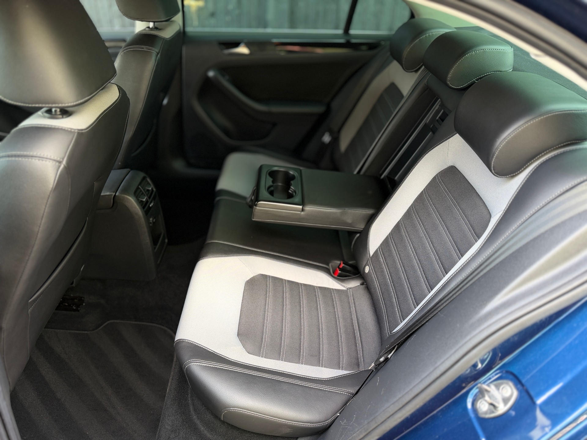 VW Jetta 2.0 TDI Highline DSG-image-11