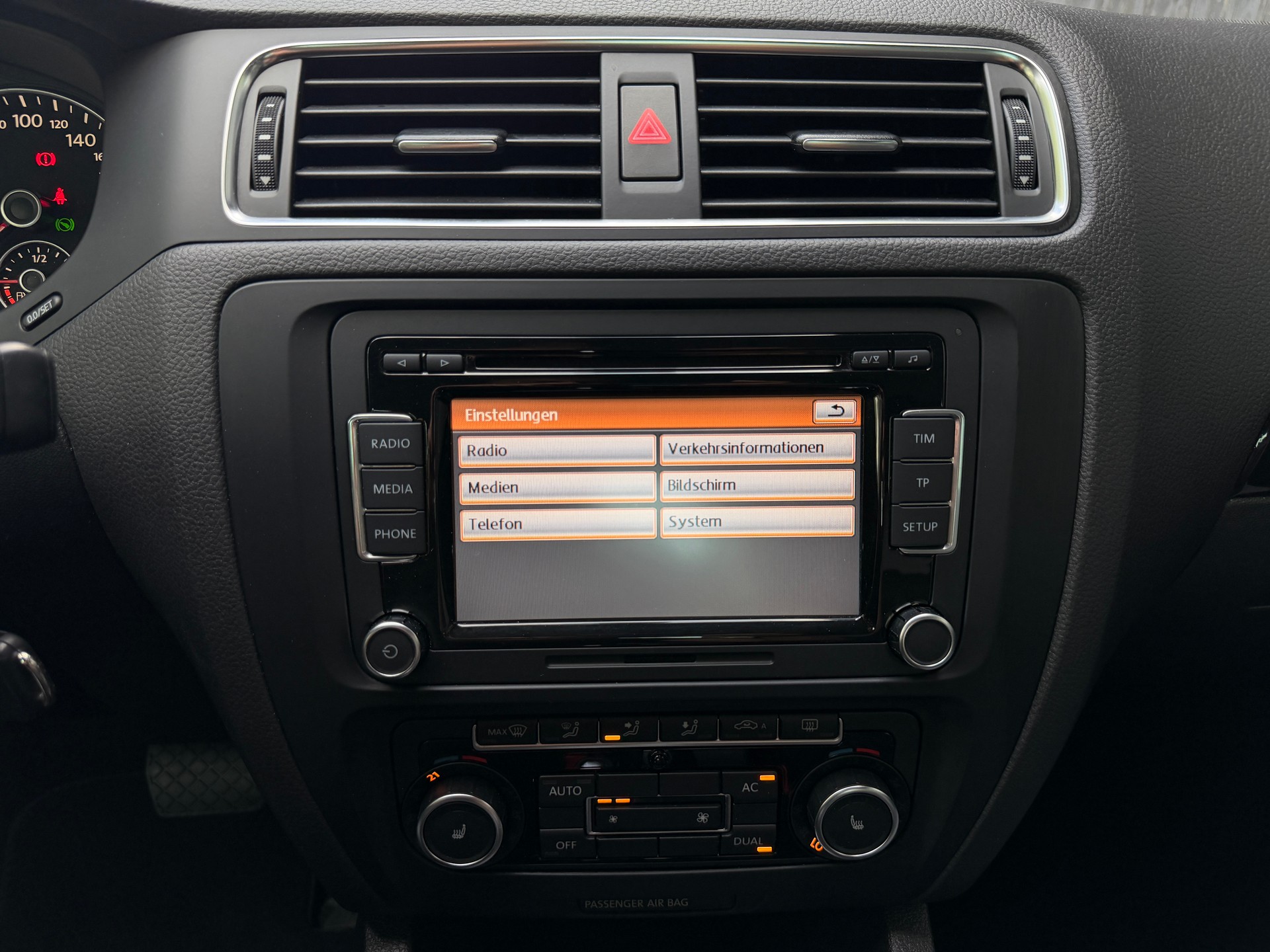 VW Jetta 2.0 TDI Highline DSG-image-18