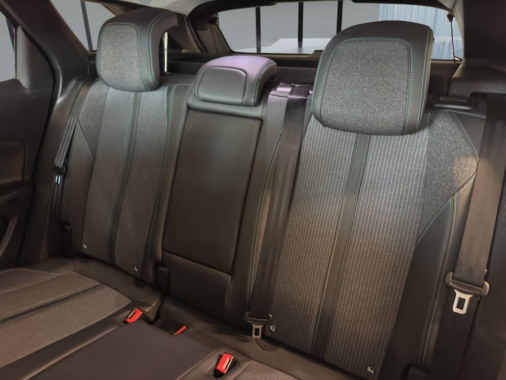 PEUGEOT 3008 1.2 PureTech Allure Pack EAT8-image-8