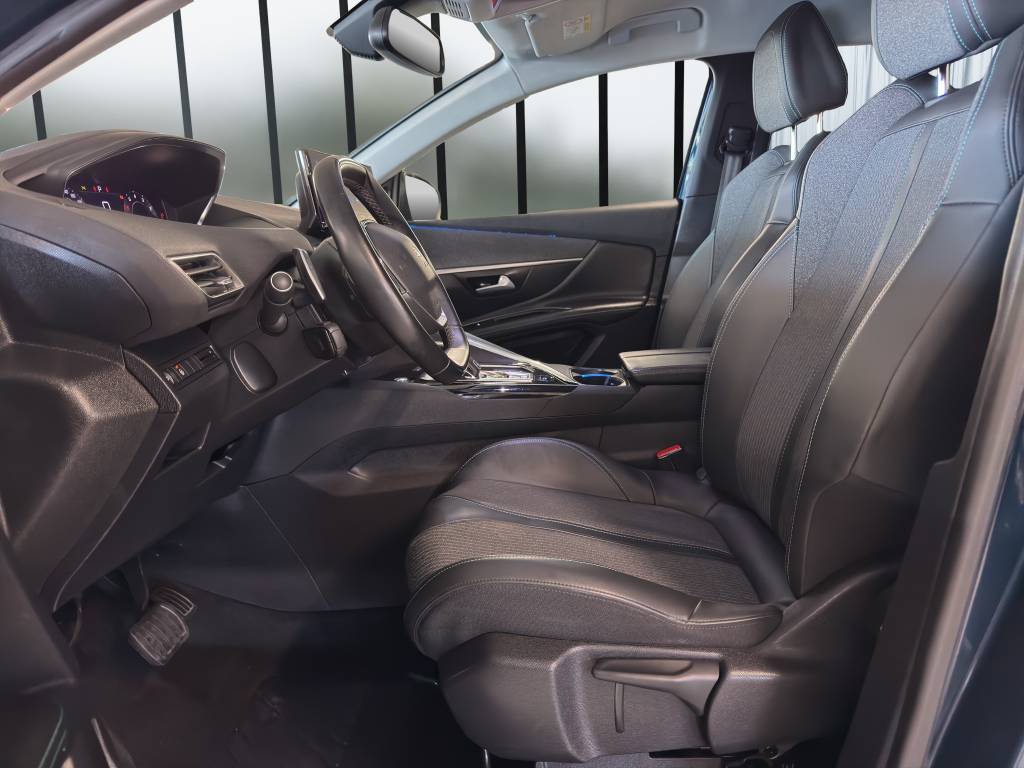 PEUGEOT 3008 1.2 PureTech Allure Pack EAT8-image-7