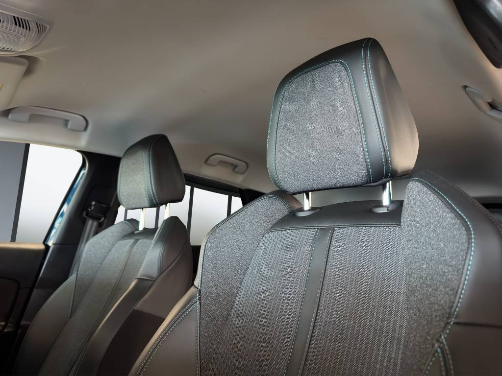 PEUGEOT 3008 1.2 PureTech Allure Pack EAT8-image-9