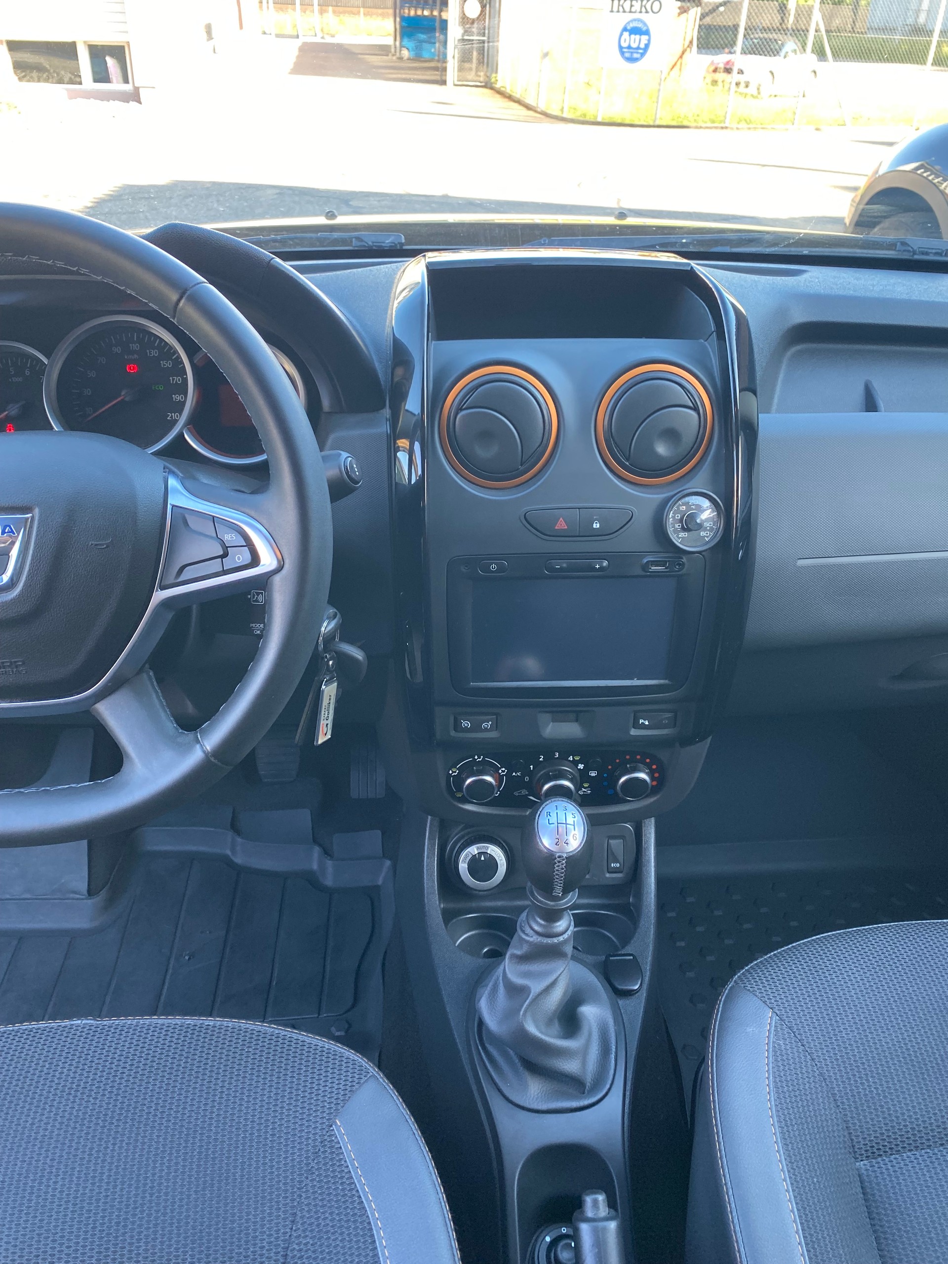 DACIA Duster 1.2 T Unlimited 4x4-image-13