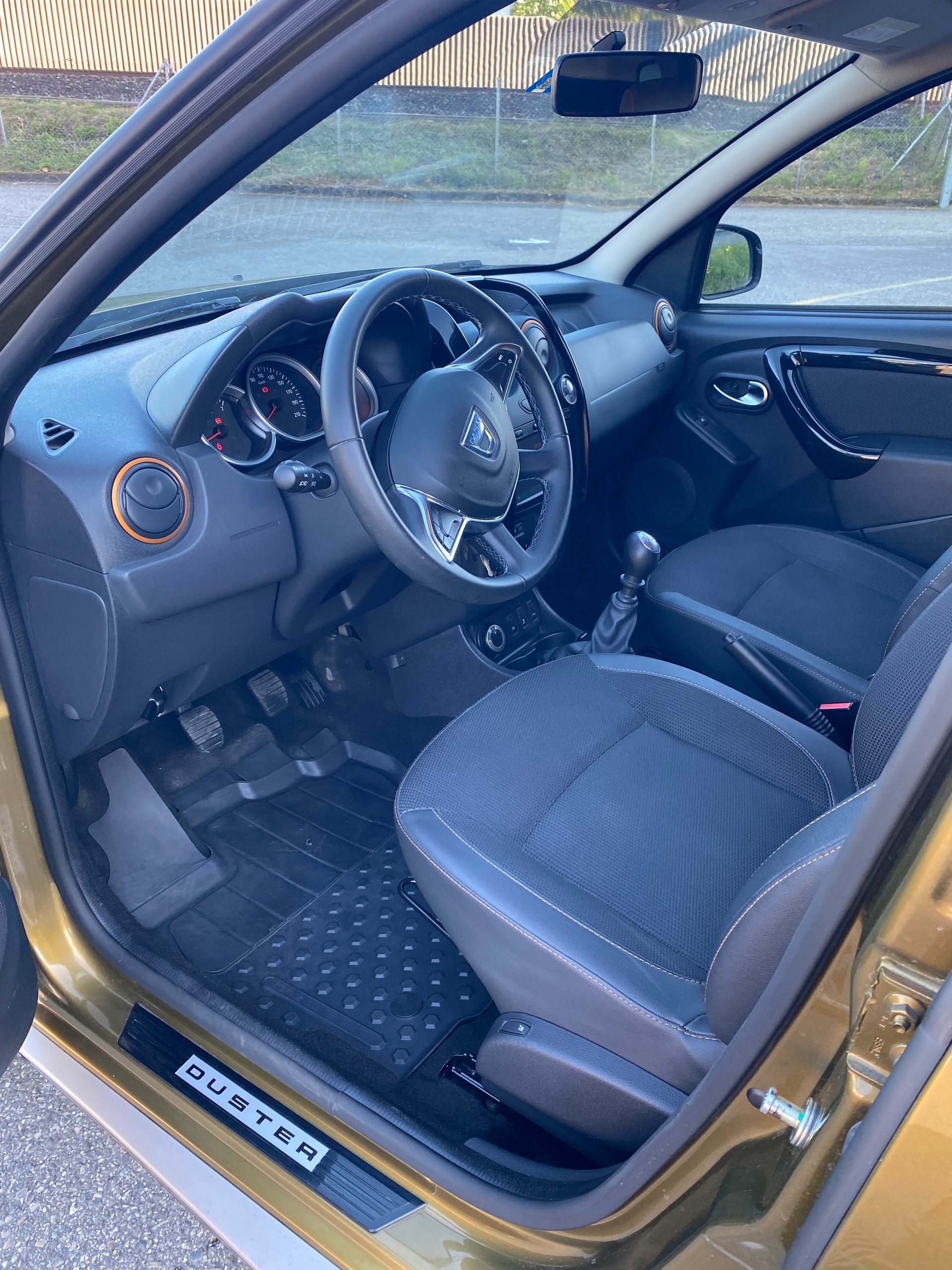 DACIA Duster 1.2 T Unlimited 4x4-image-6