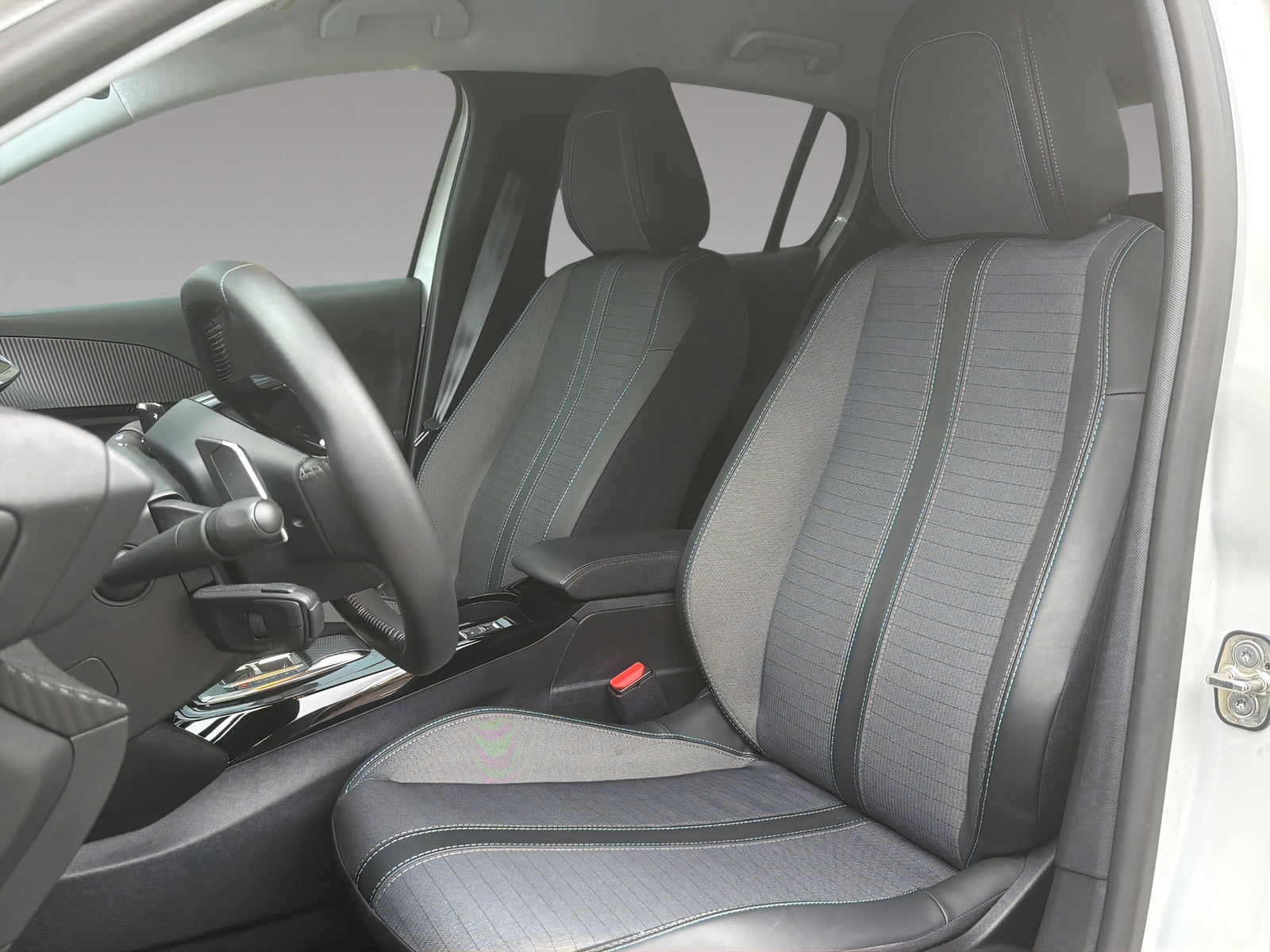 PEUGEOT 208 1.2 PureTech 100 Allure Pack-image-5