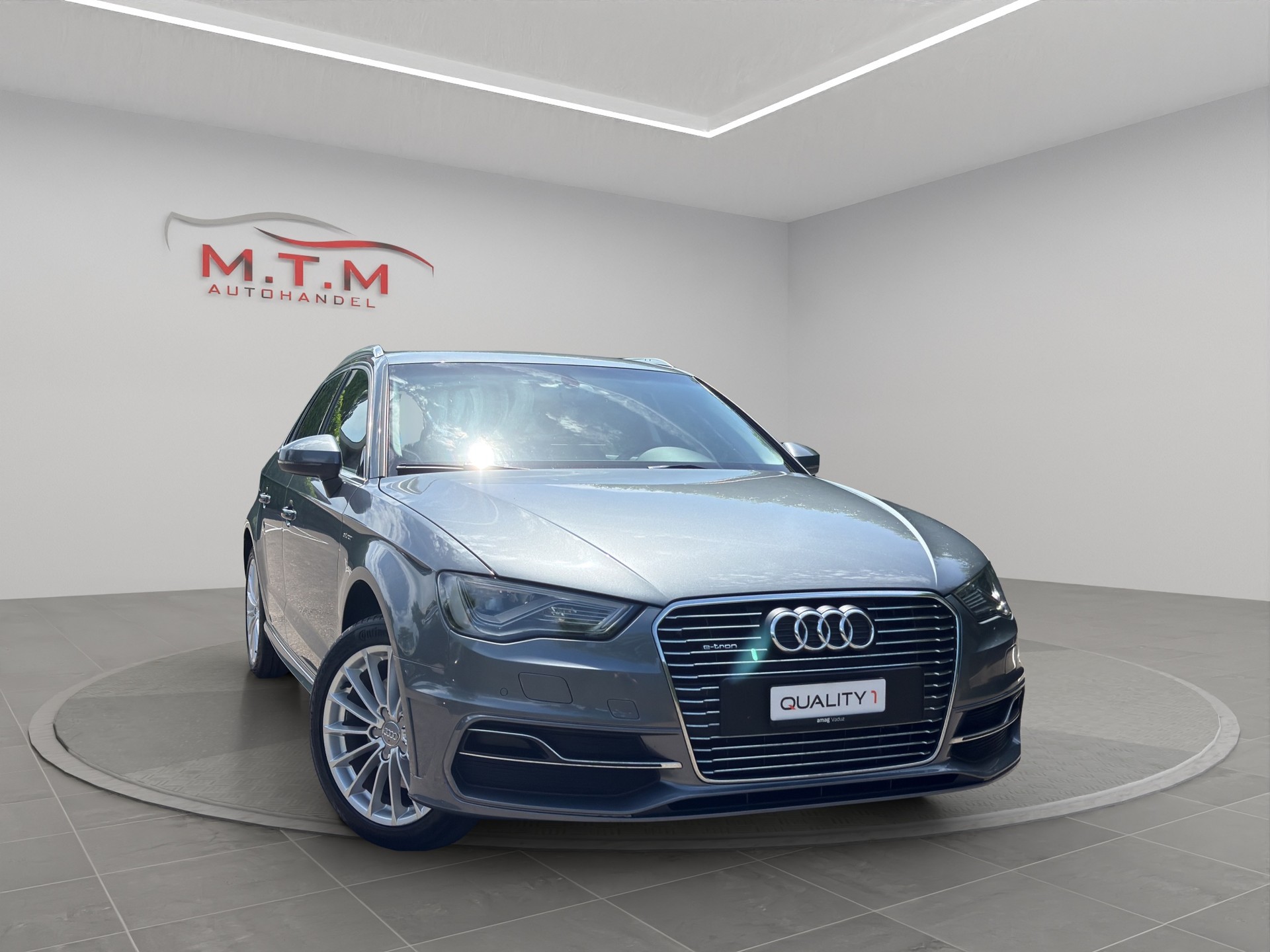 AUDI A3 Sportback 1.4 e-tron Ambition S-tronic-image-0