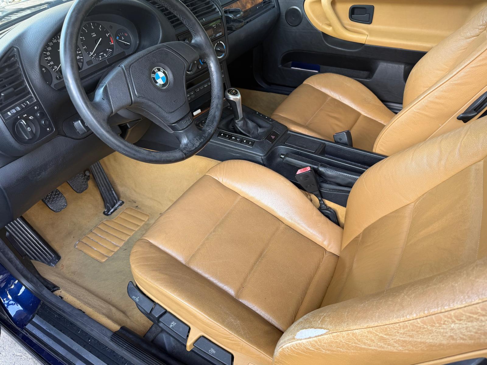 BMW 320i Cabrio-image-8