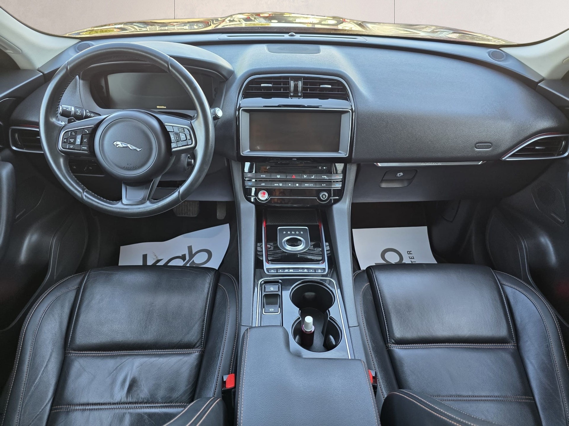 JAGUAR F-Pace 3.0 TD Prestige AWD Automatik-image-9