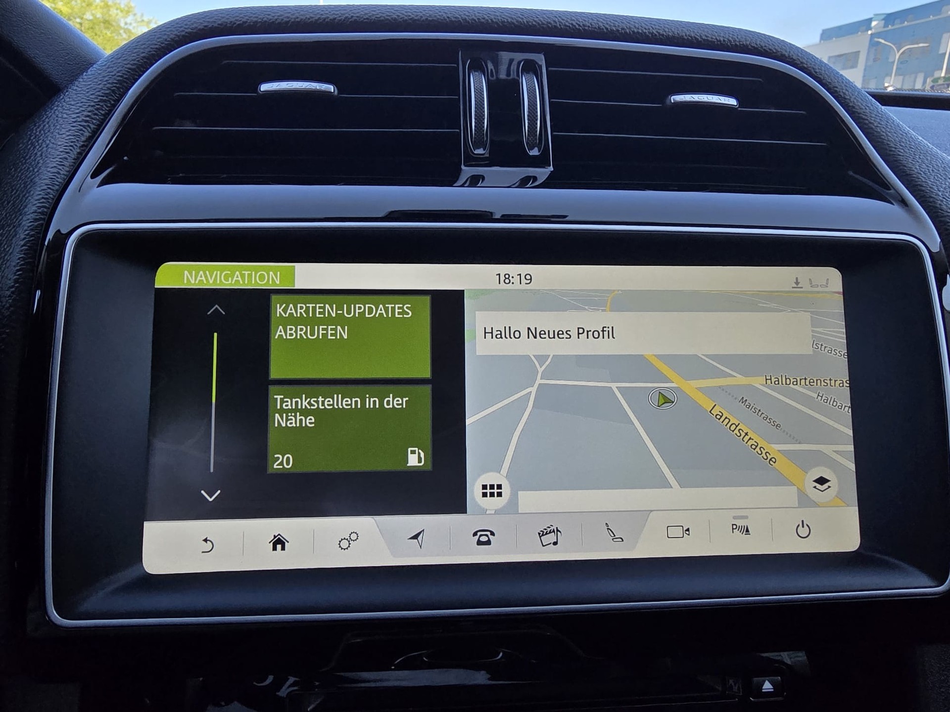 JAGUAR F-Pace 3.0 TD Prestige AWD Automatik-image-15
