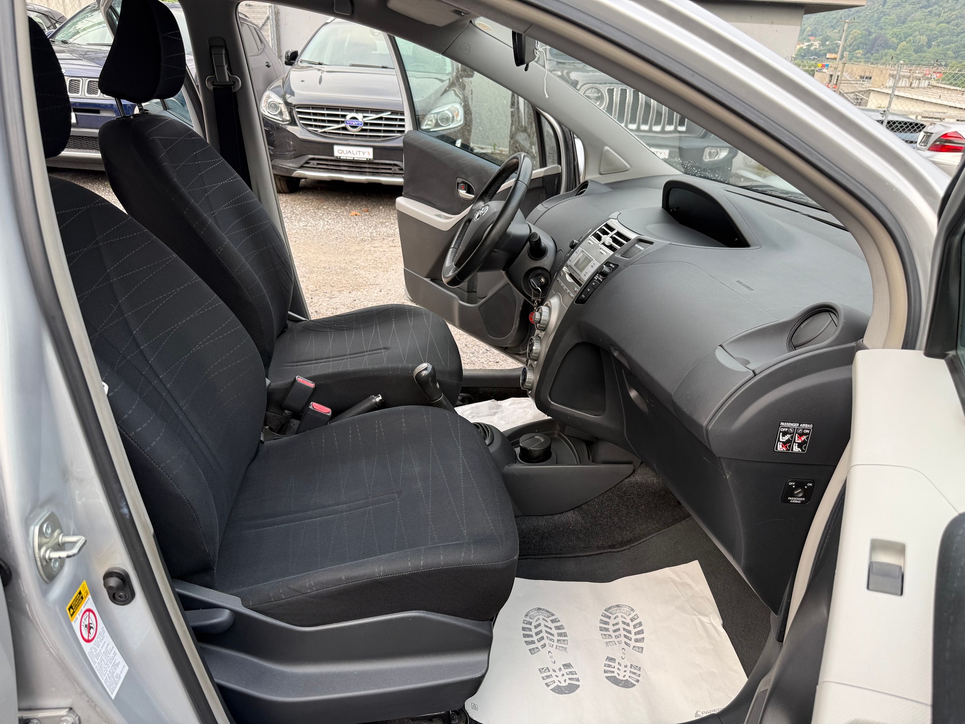 TOYOTA Yaris 1.3 Linea Sol-image-6