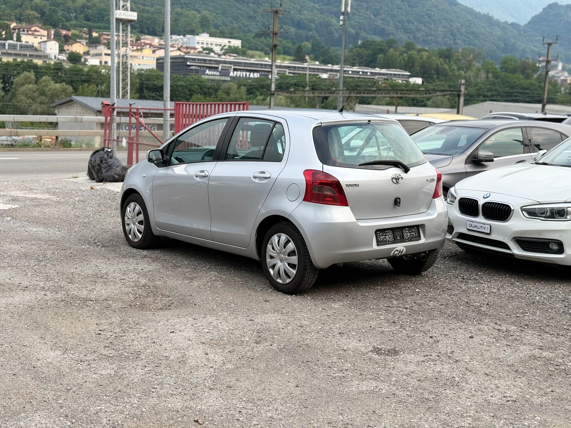 TOYOTA Yaris 1.3 Linea Sol-image-3