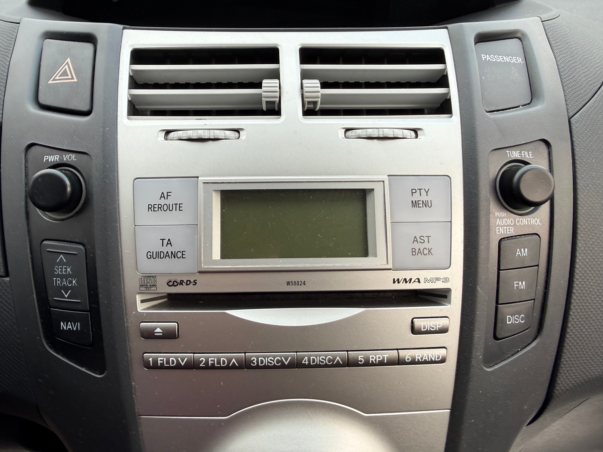 TOYOTA Yaris 1.3 Linea Sol-image-9