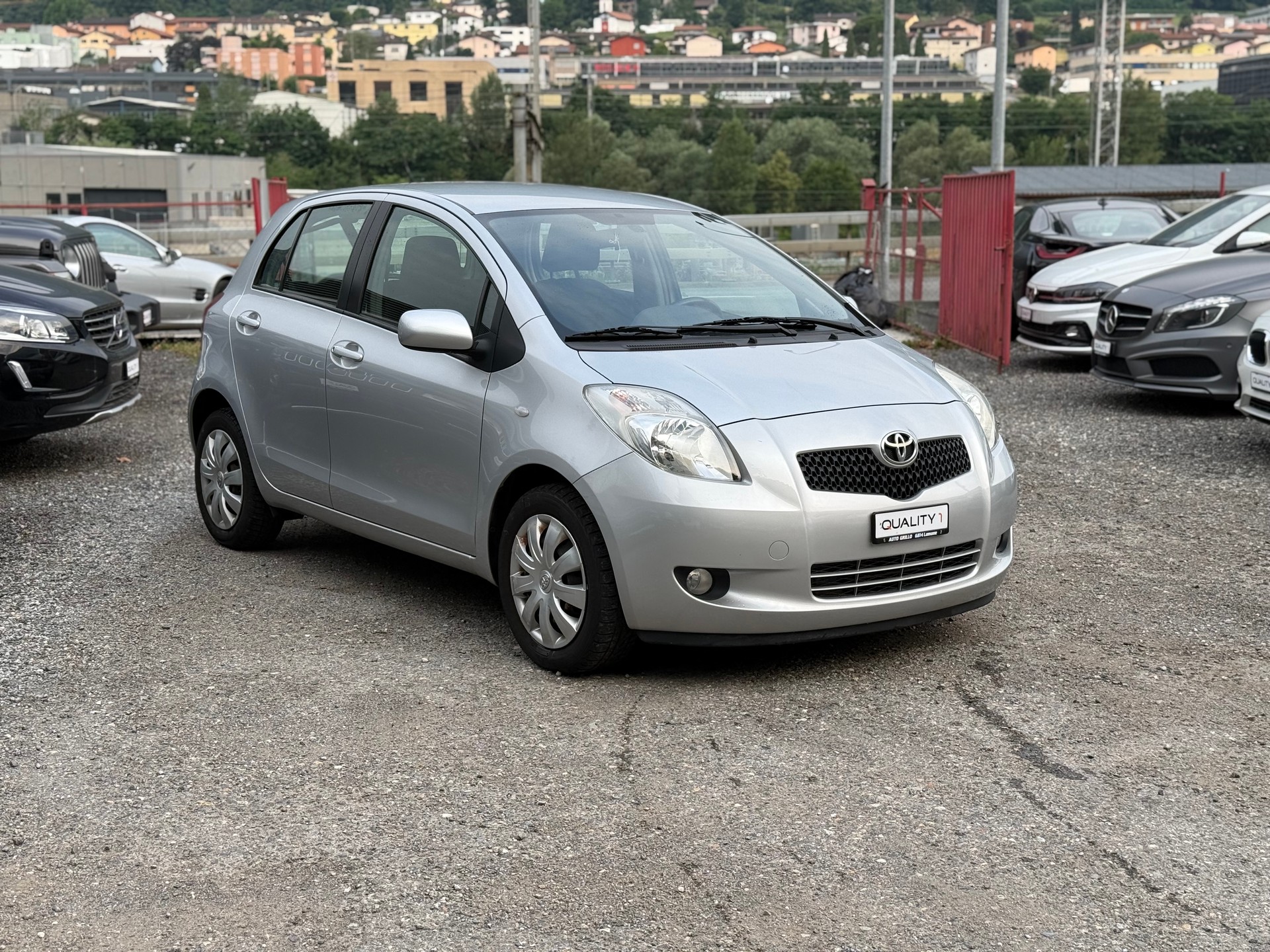 TOYOTA Yaris 1.3 Linea Sol-image-1