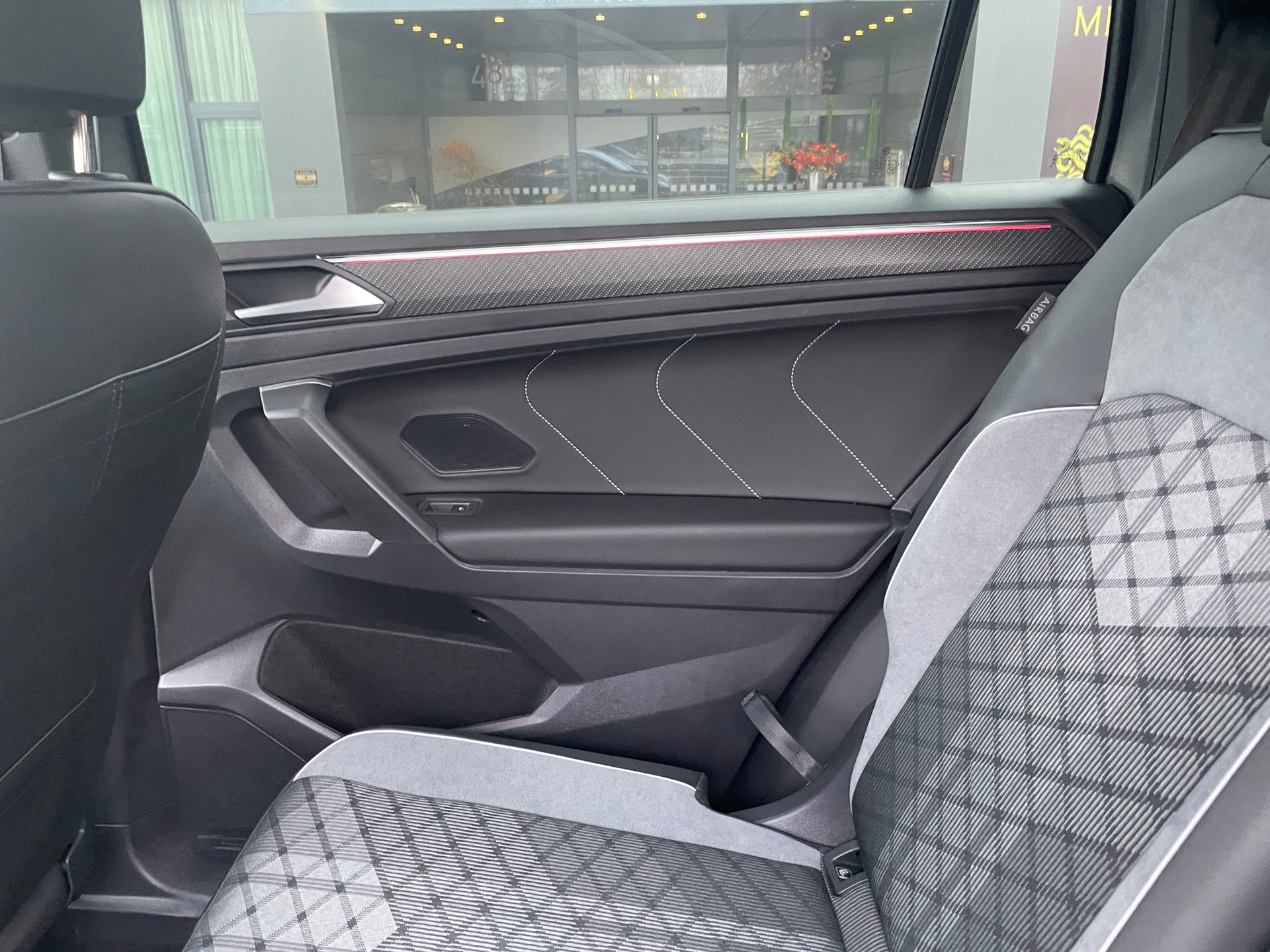 VW Tiguan 2.0 TDI SCR R-Line 4Motion DSG, 7-Sitzer-image-18