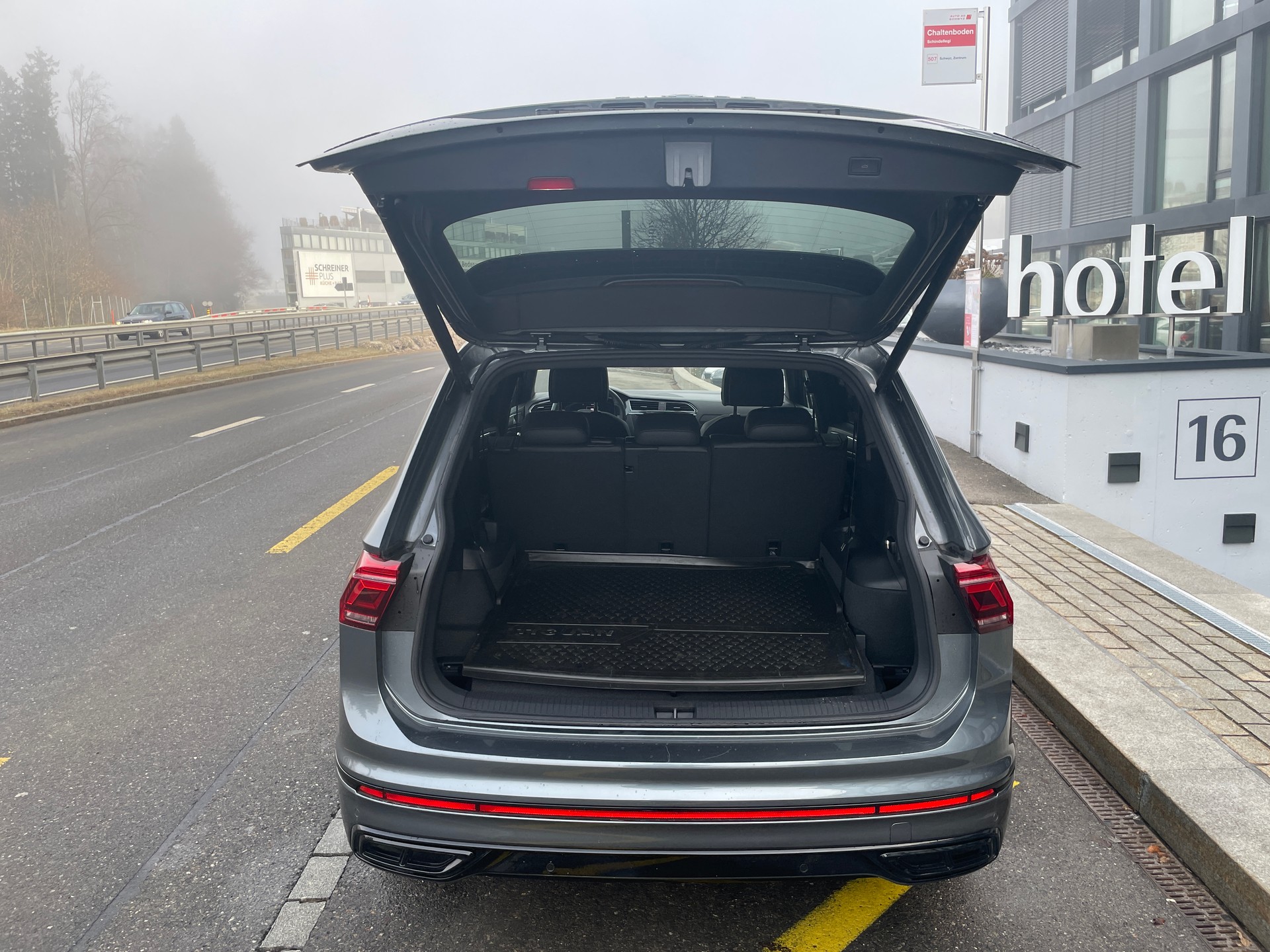 VW Tiguan 2.0 TDI SCR R-Line 4Motion DSG, 7-Sitzer-image-6