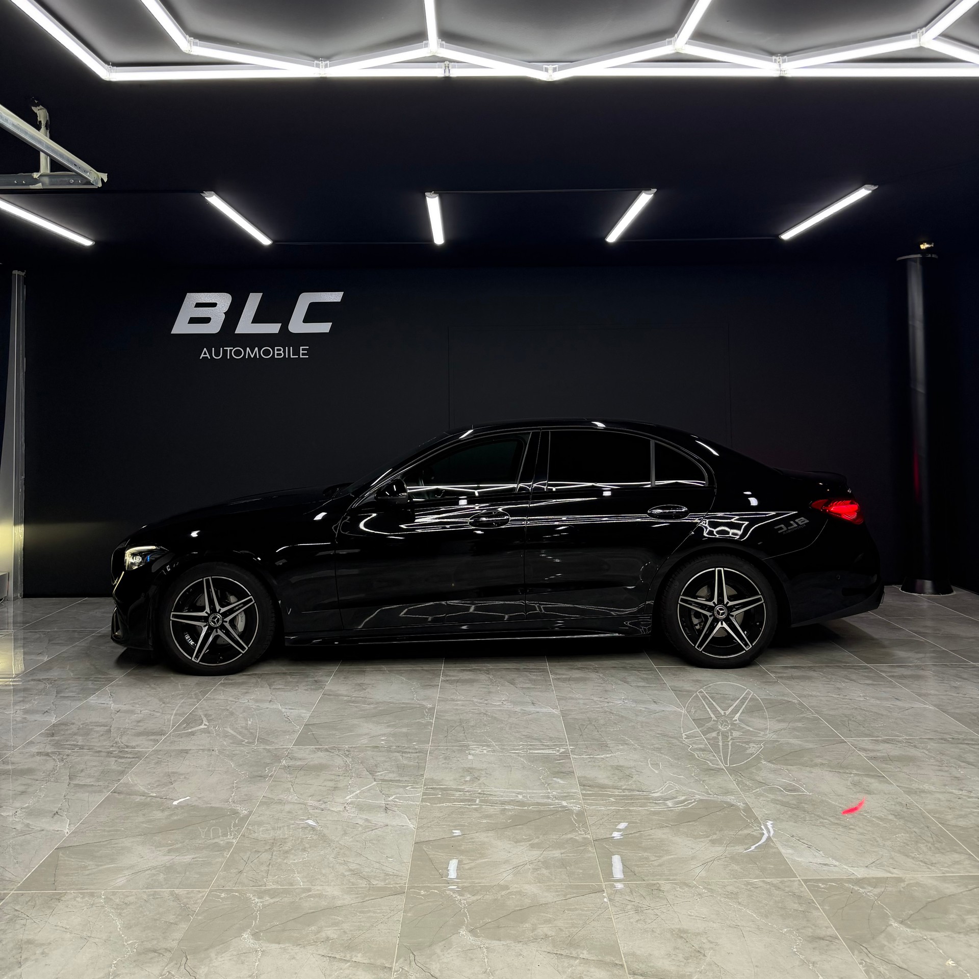 MERCEDES-BENZ C 200 4Matic AMG Line-image-2