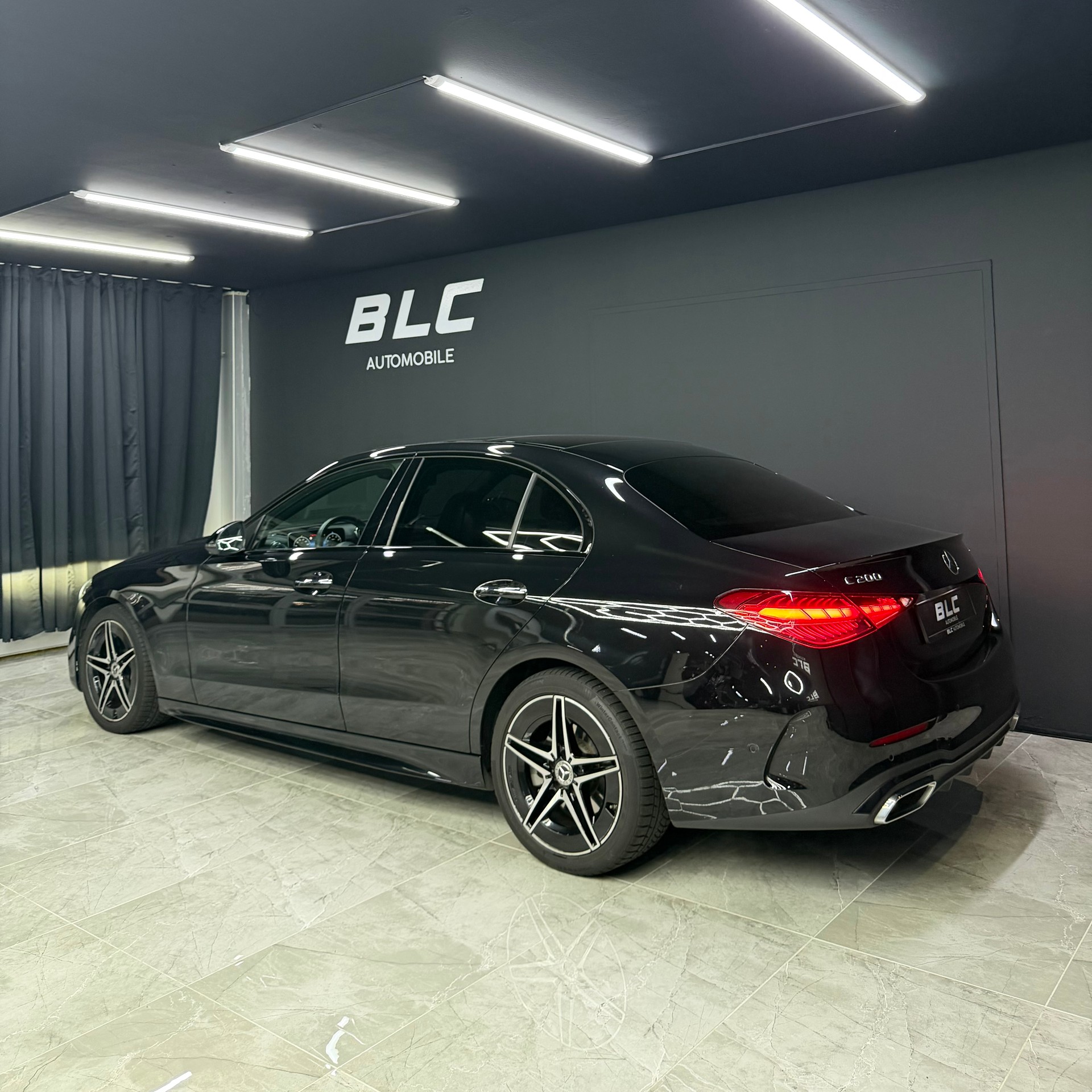 MERCEDES-BENZ C 200 4Matic AMG Line-image-4
