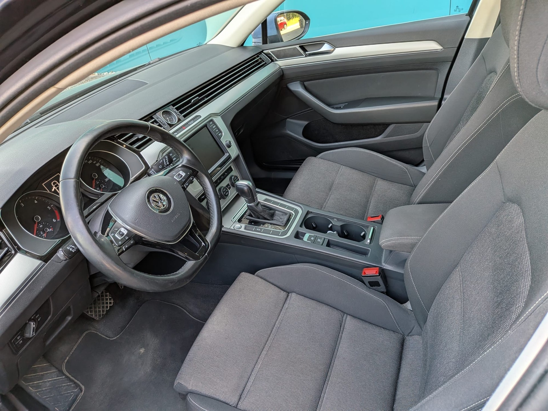 VW Passat Variant 2.0 TDI BMT Trendline DSG-image-7