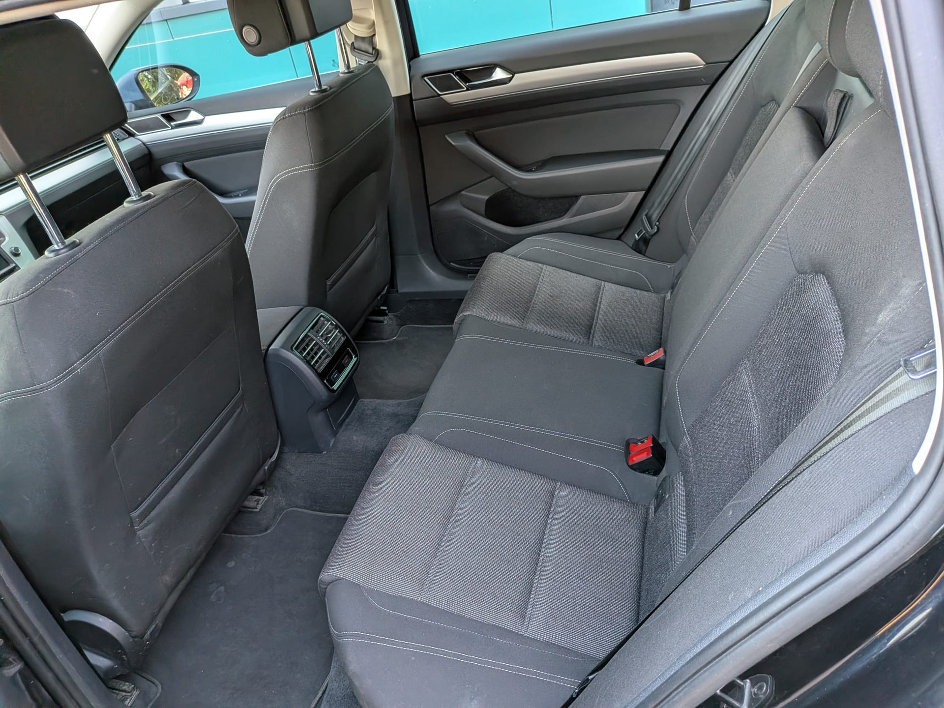 VW Passat Variant 2.0 TDI BMT Trendline DSG-image-9