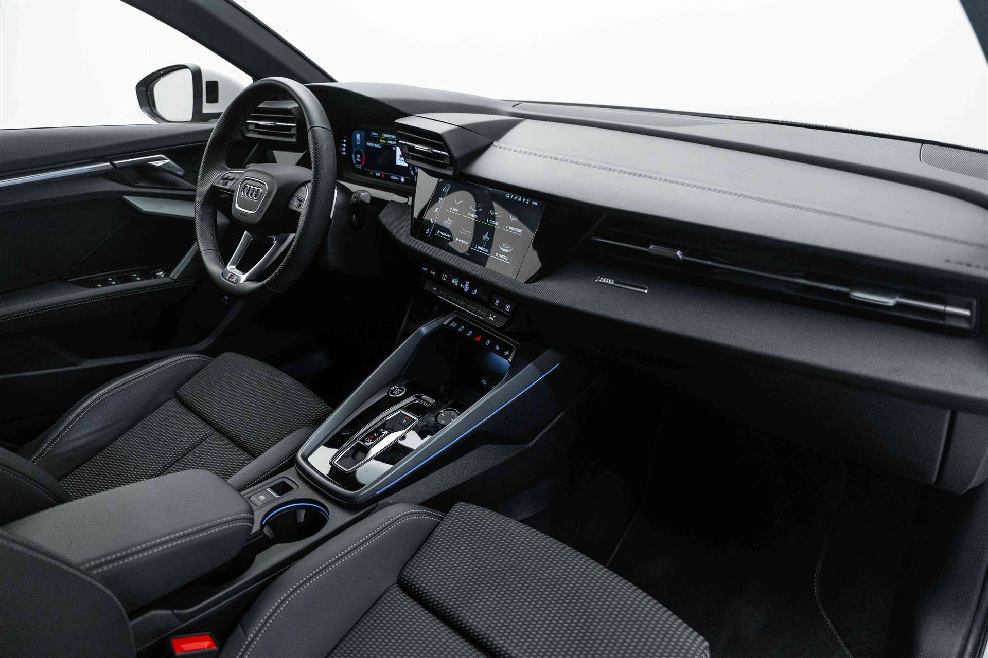 AUDI A3 Limousine 35 TDi S-Line S-Tronic Automat-image-7