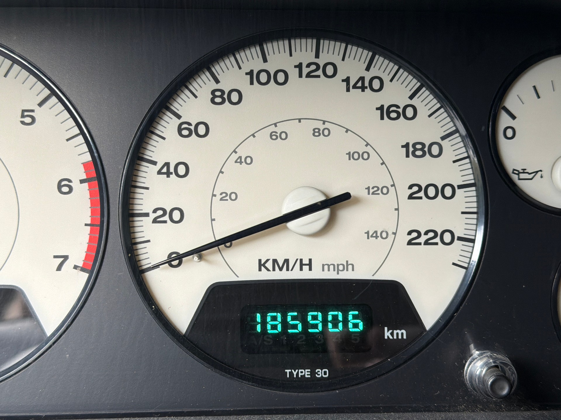 JEEP Grand Cherokee 4.7 V8 Limited Automatic 4X4-image-12