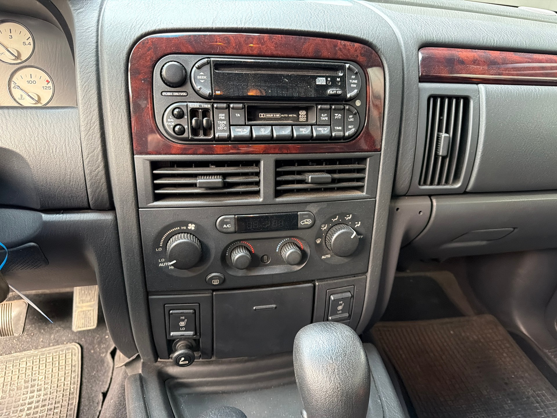JEEP Grand Cherokee 4.7 V8 Limited Automatic 4X4-image-11