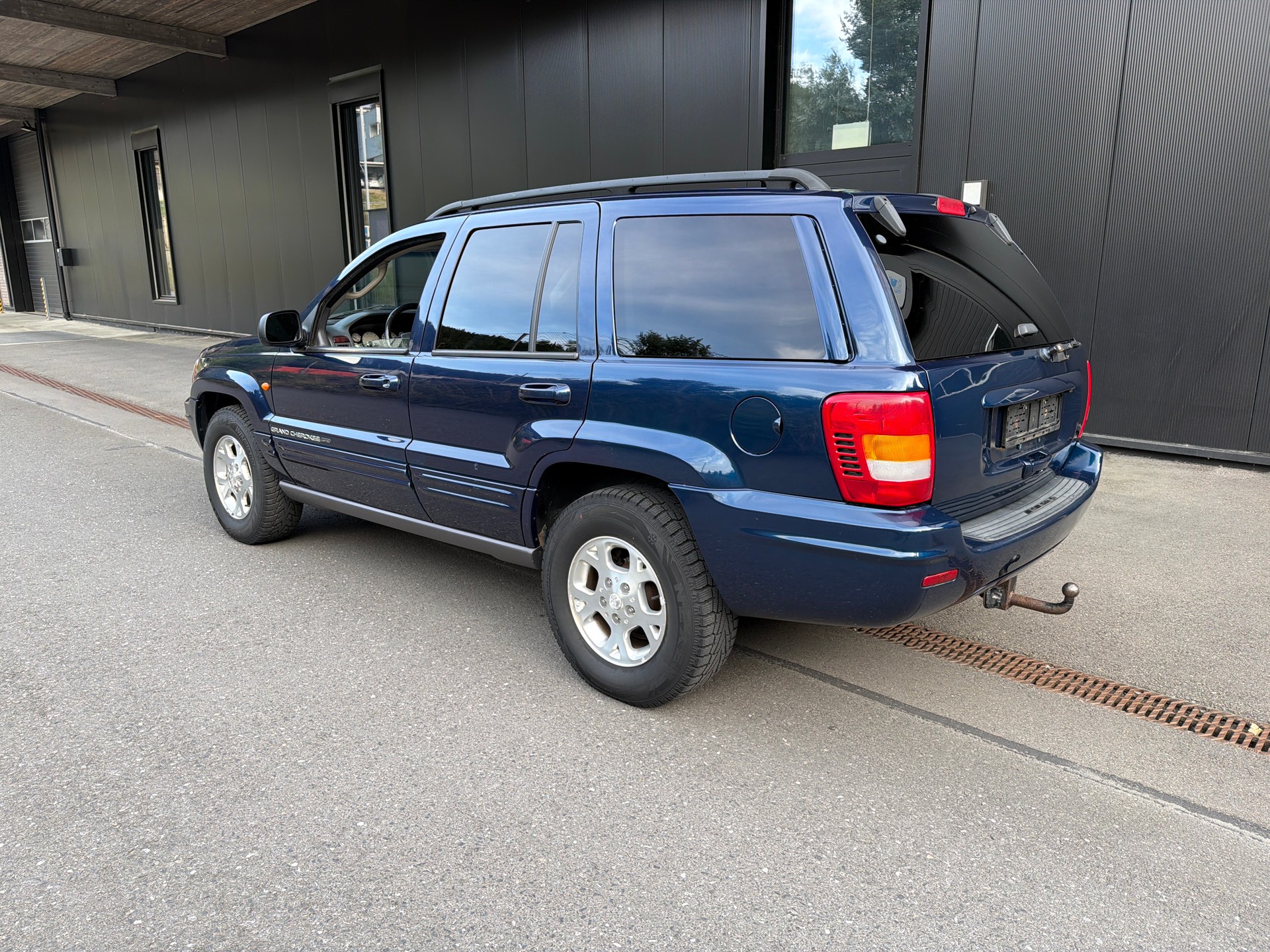 JEEP Grand Cherokee 4.7 V8 Limited Automatic 4X4-image-3